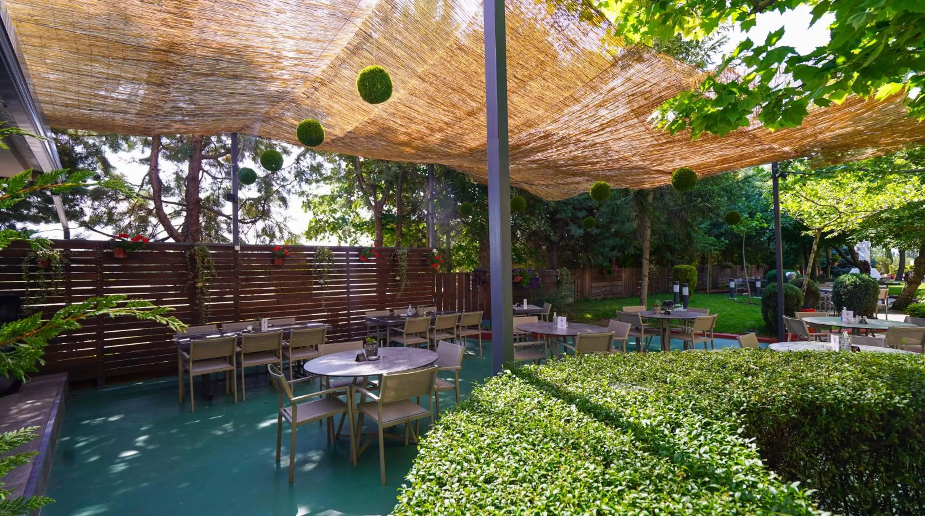 Restaurant/places to eat in Pantelidis Hotel & Spa