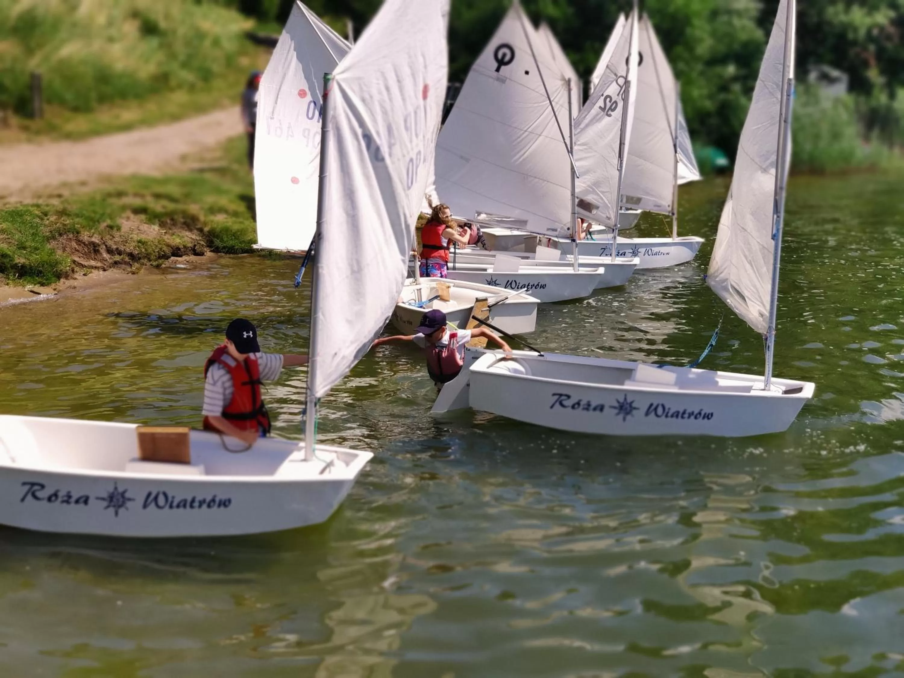 young children in Róża Wiatrów