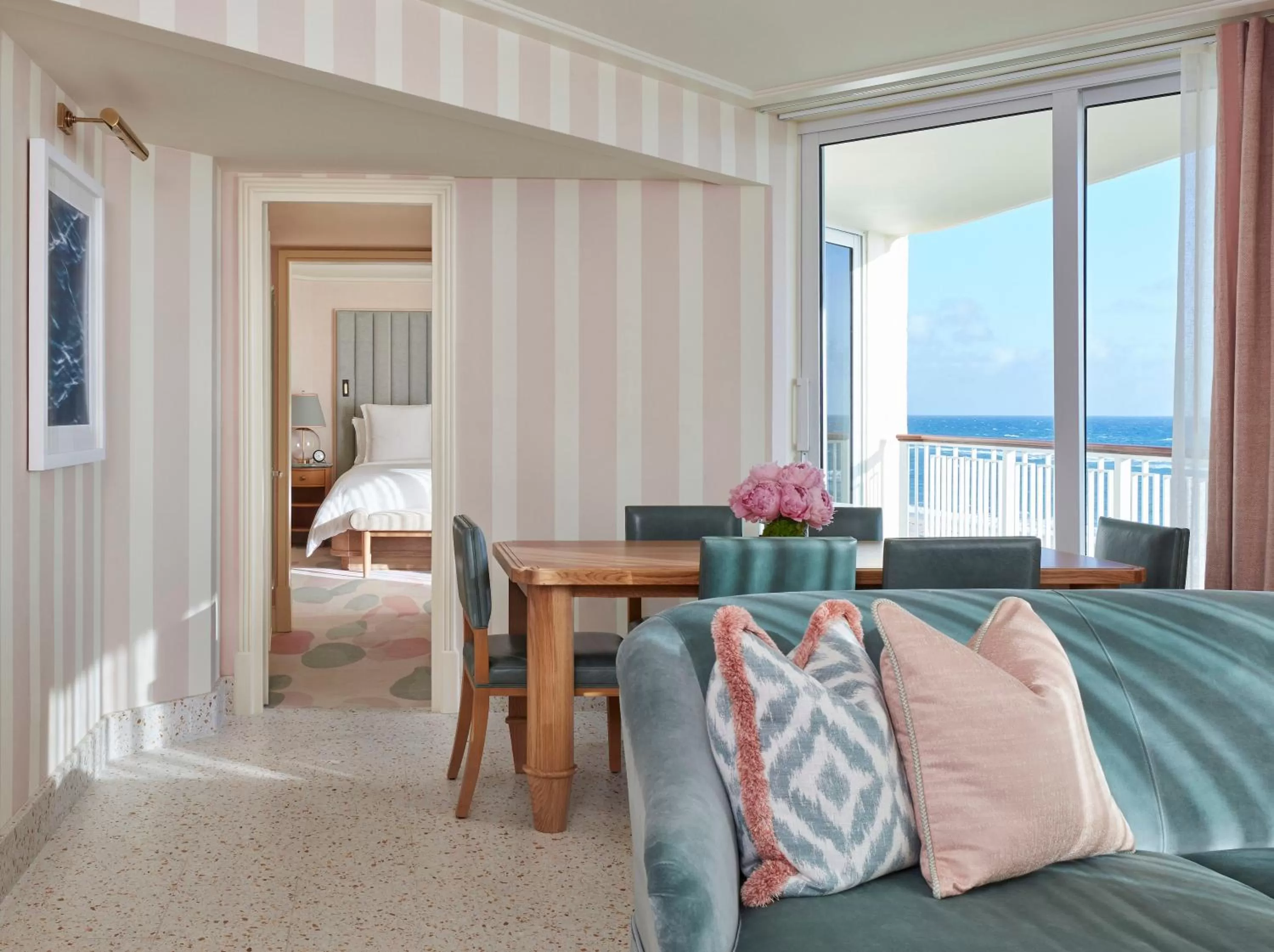 Dining area, Bed in Four Seasons Resort Palm Beach