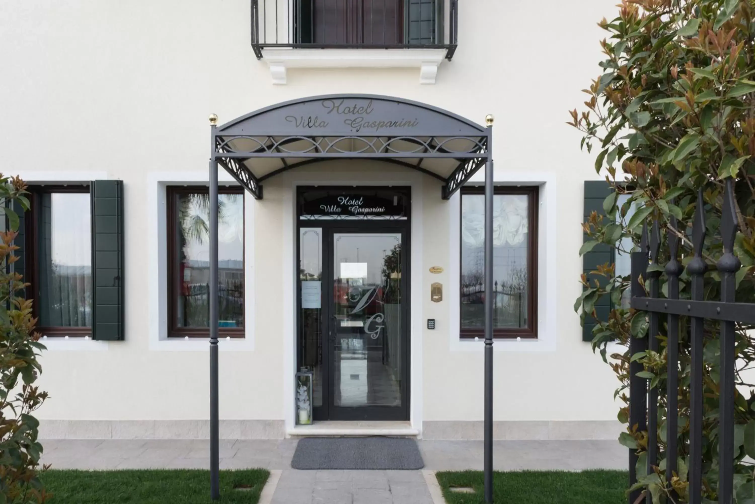 Facade/entrance in Villa Gasparini