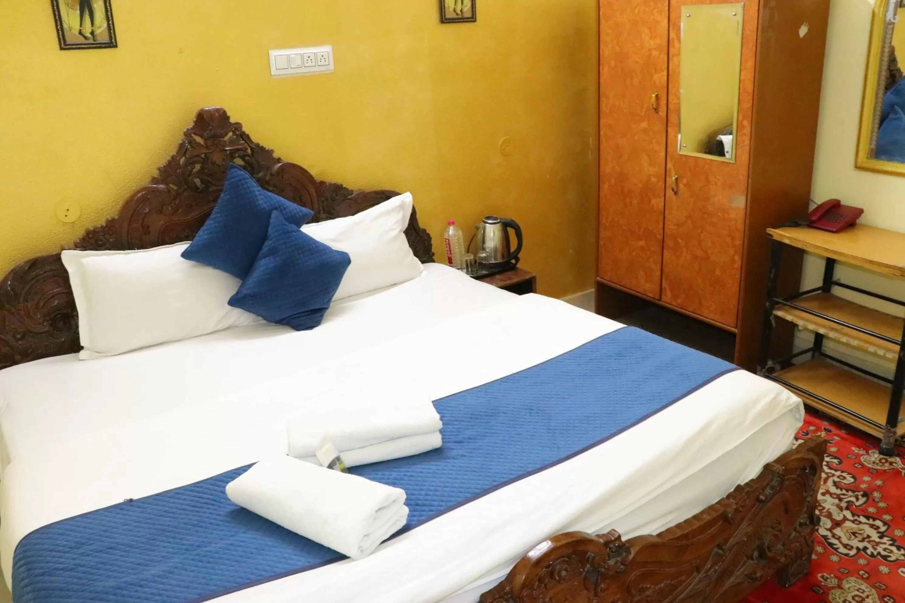 Bed in The Maurvi Inn