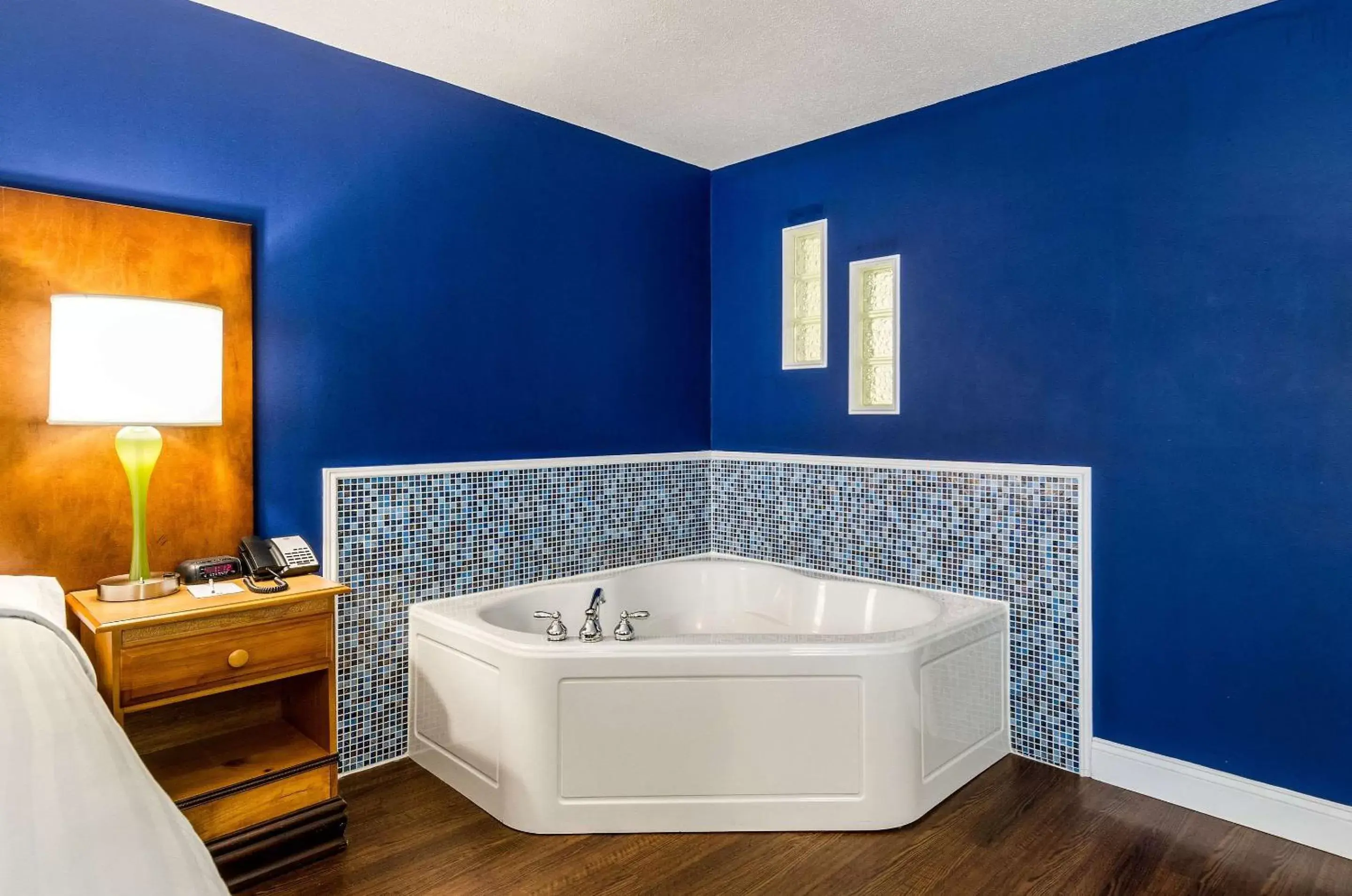 Photo of the whole room, Bathroom in Clarion Hotel Seekonk - Providence