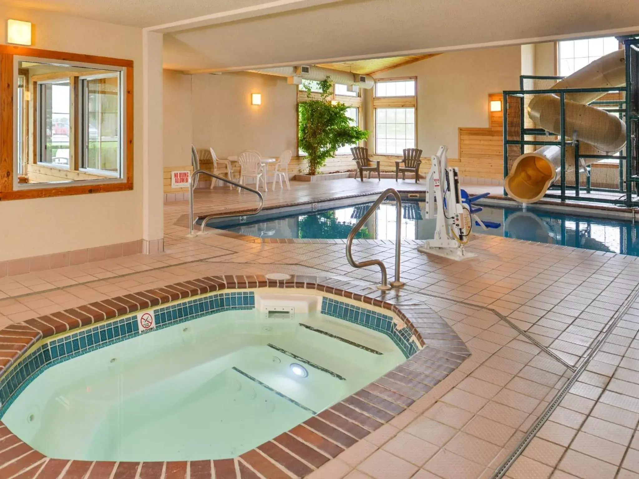 Swimming Pool in Kelly Inn Billings