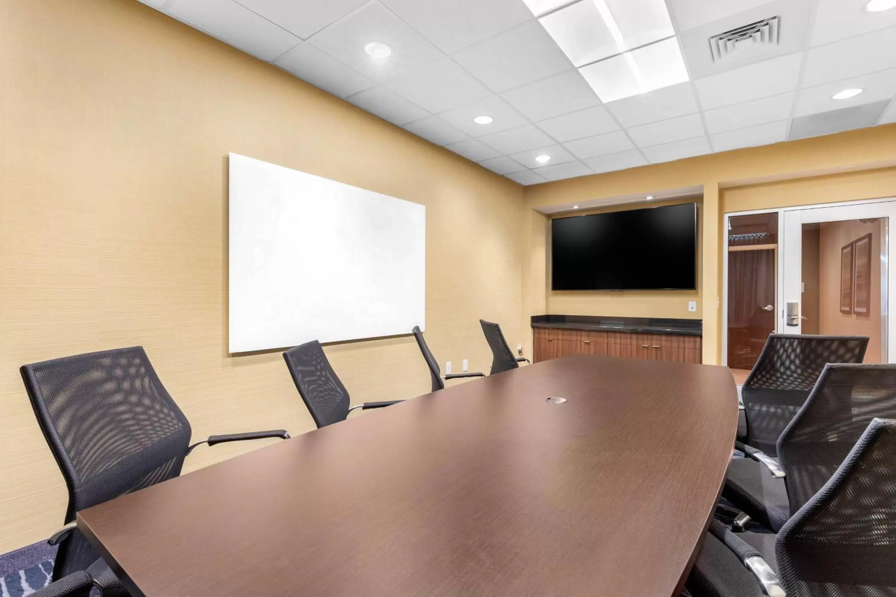 Meeting/conference room, TV/Entertainment Center in Fairfield Inn & Suites by Marriott Mebane