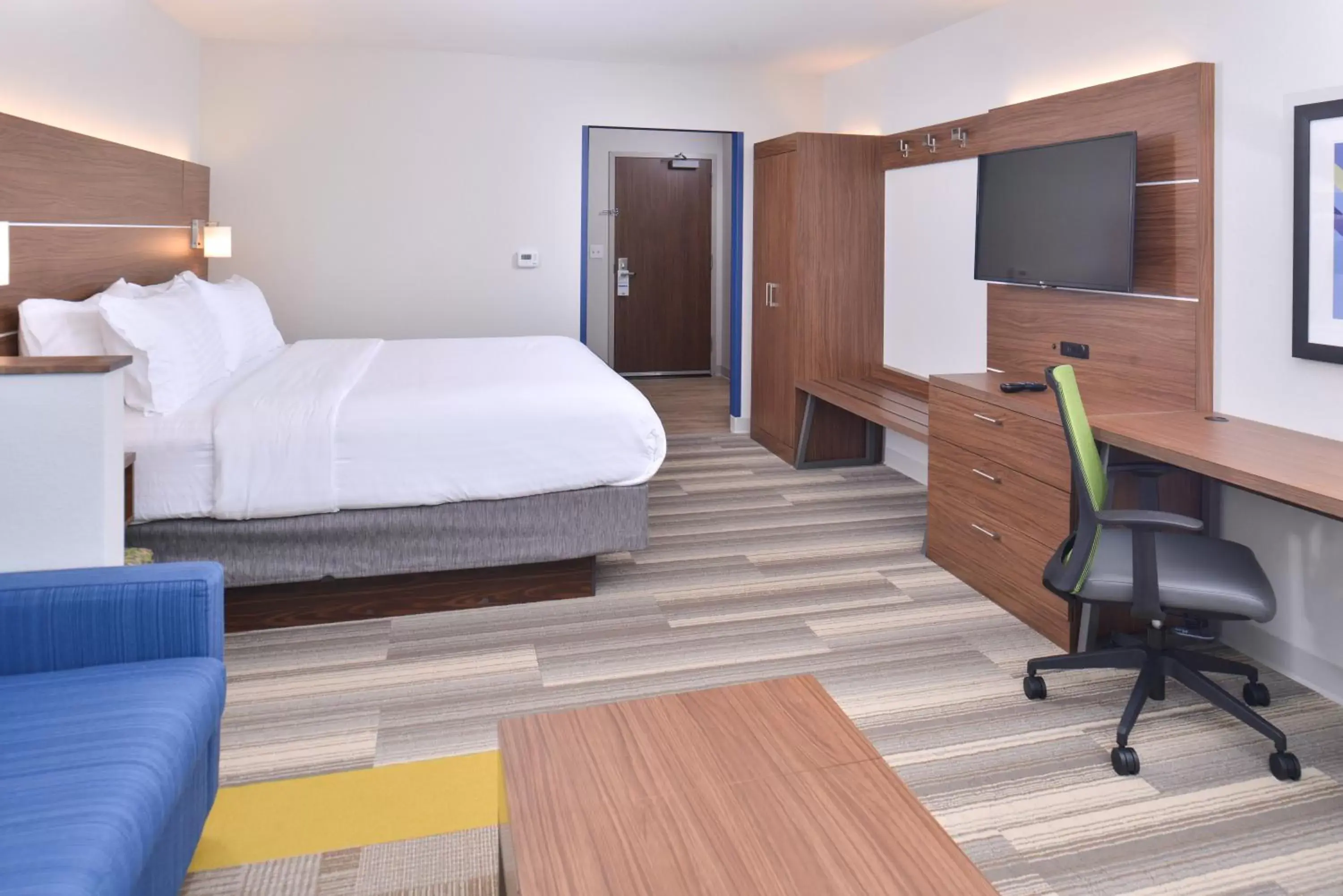 Photo of the whole room, TV/Entertainment Center in Holiday Inn Express & Suites Omaha Airport, an IHG Hotel