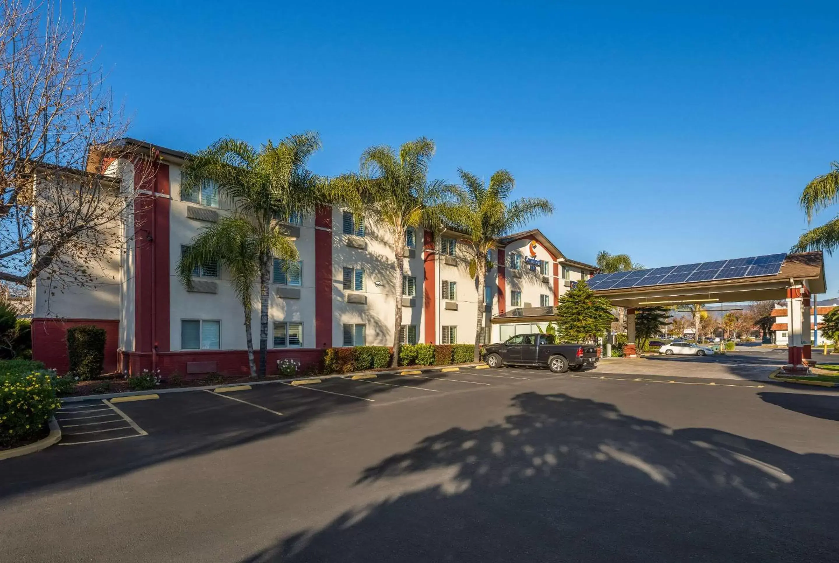 Property Building in Comfort Inn Gilroy