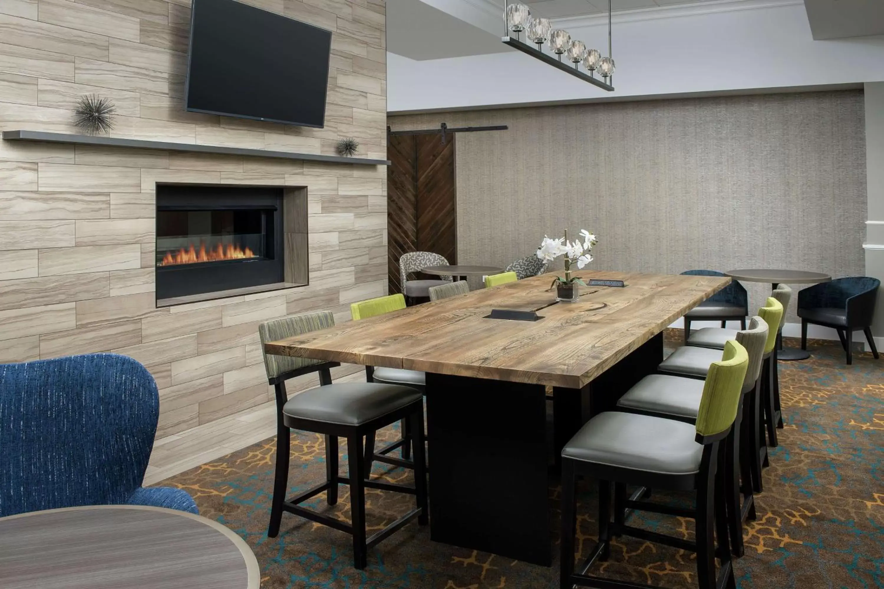 Lobby or reception, Dining Area in Hilton Garden Inn Yakima Downtown