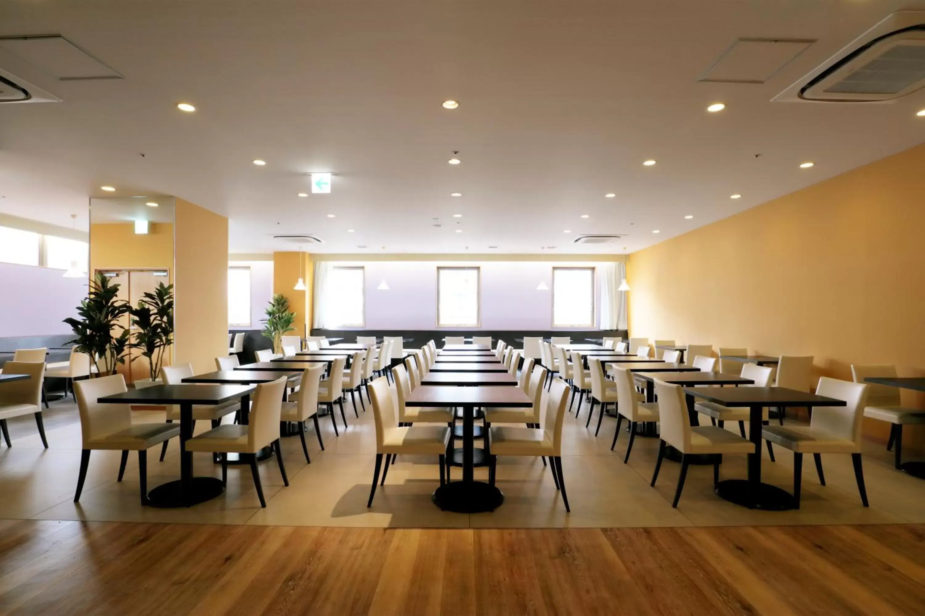 Restaurant/places to eat, Business Area/Conference Room in Candeo Hotels Ueno Park
