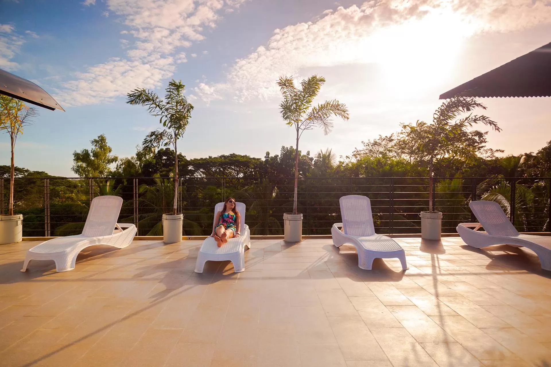 Sunrise in Blue Lagoon Inn & Suites