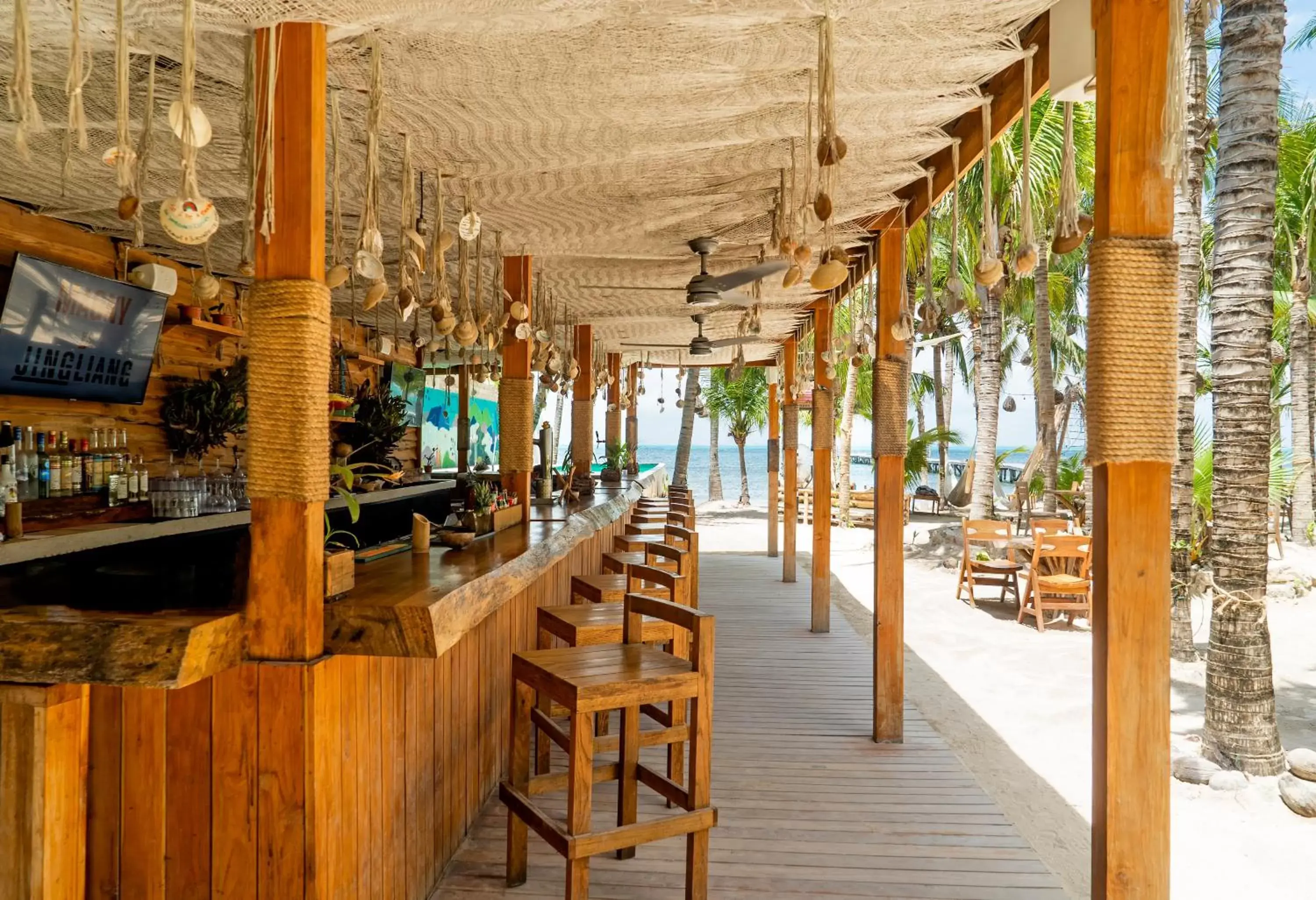 Lounge or bar, Restaurant/Places to Eat in Nomads Hotel, Hostel & Beachclub