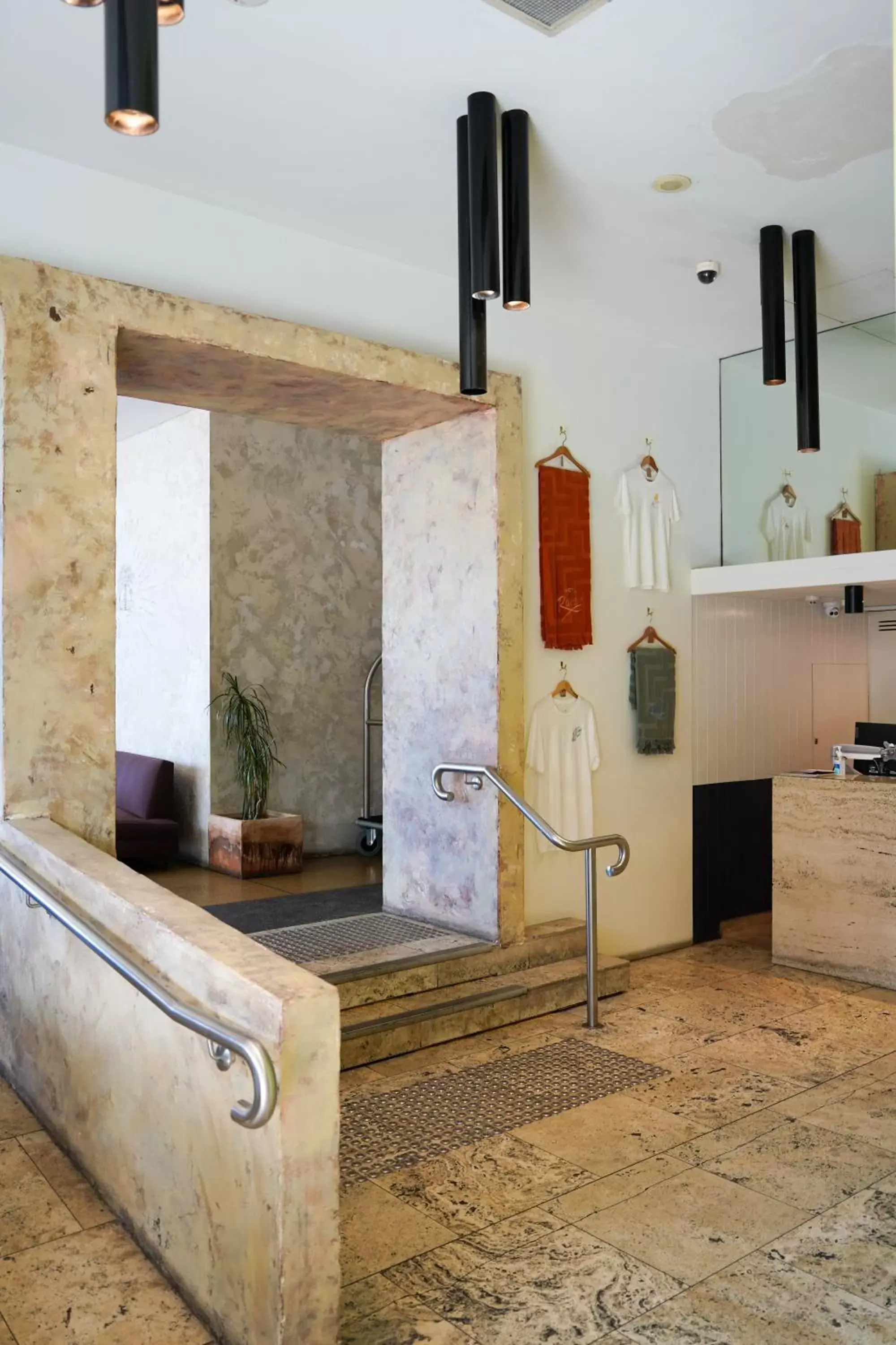 Lobby or reception, Bathroom in Hotel Ravesis
