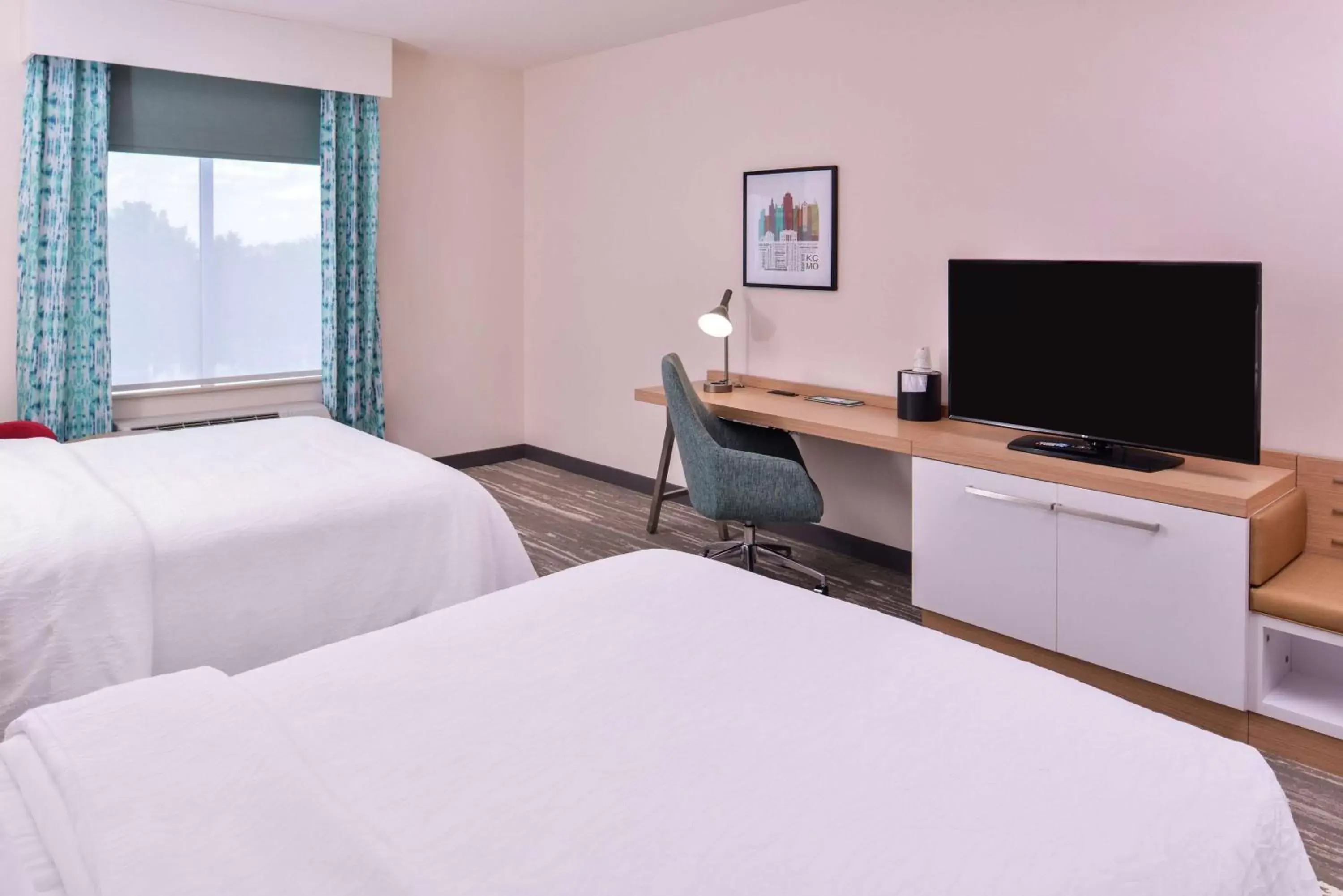Bedroom, Bed in Hilton Garden Inn Kansas City Airport Mo