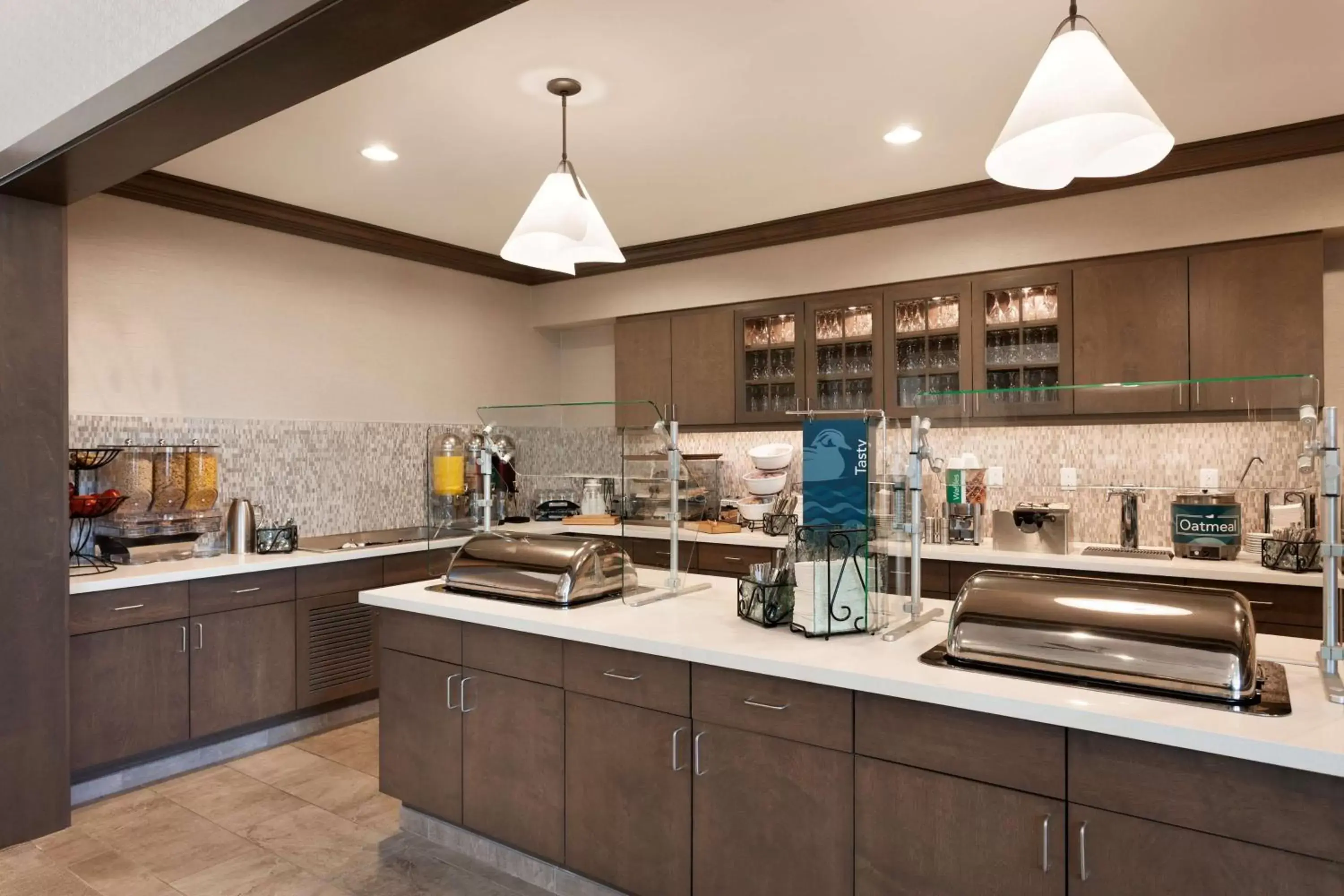 Dining area, Kitchen/Kitchenette in Homewood Suites by Hilton Gateway Hills Nashua