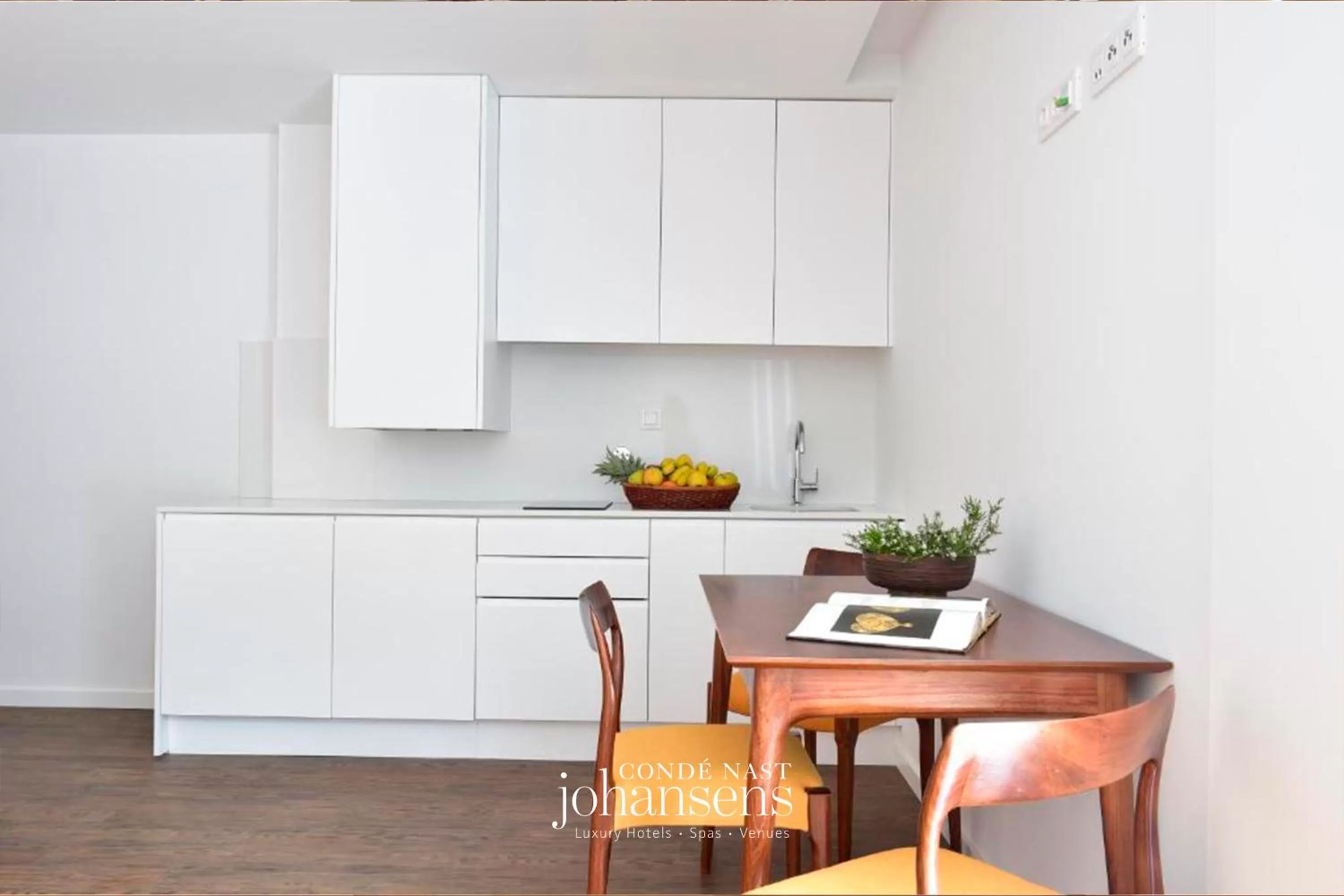 Kitchen or kitchenette in Casa Melo Alvim - by Unlock Hotels