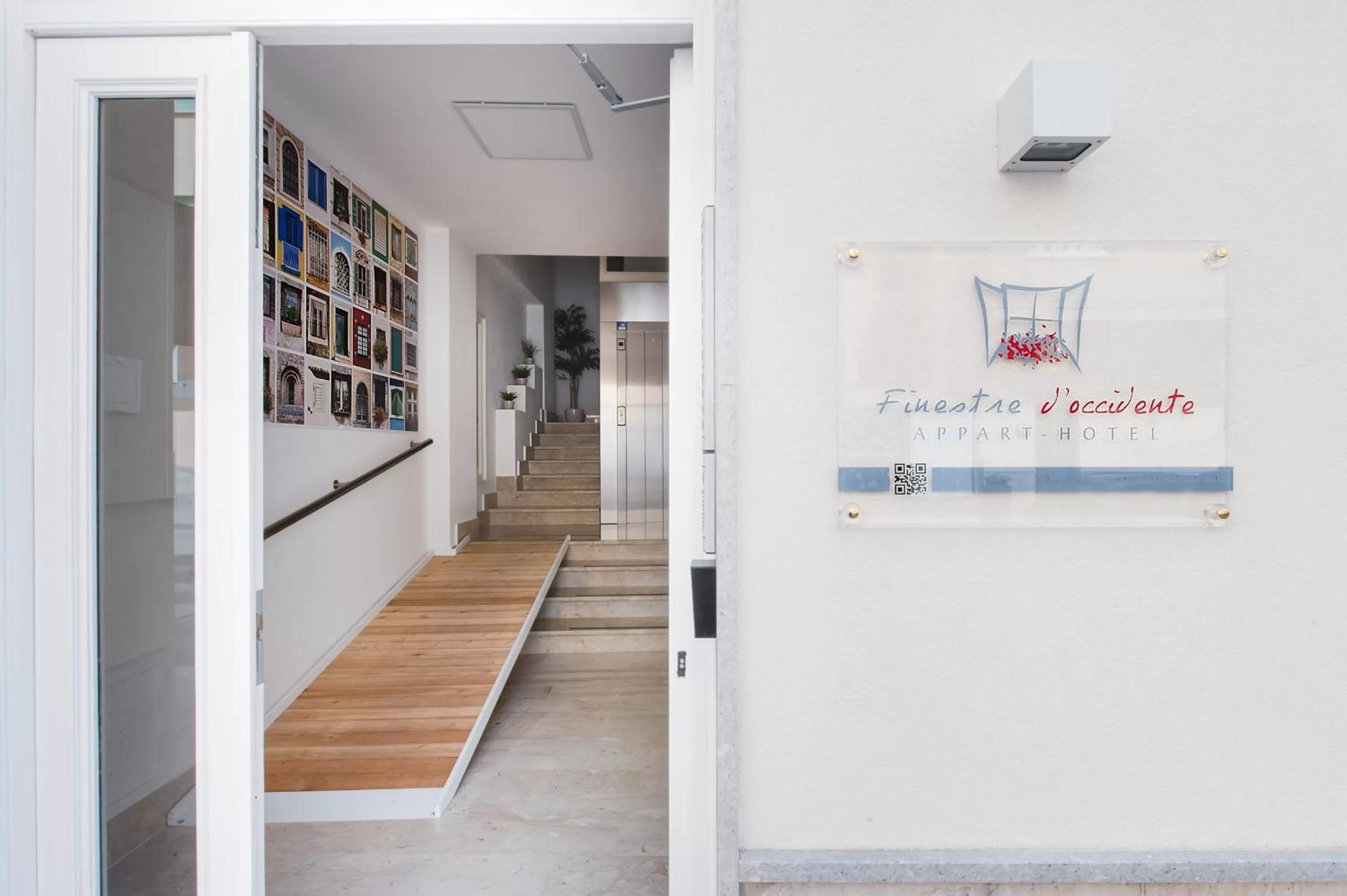 Facade/entrance in Finestre d'Occidente