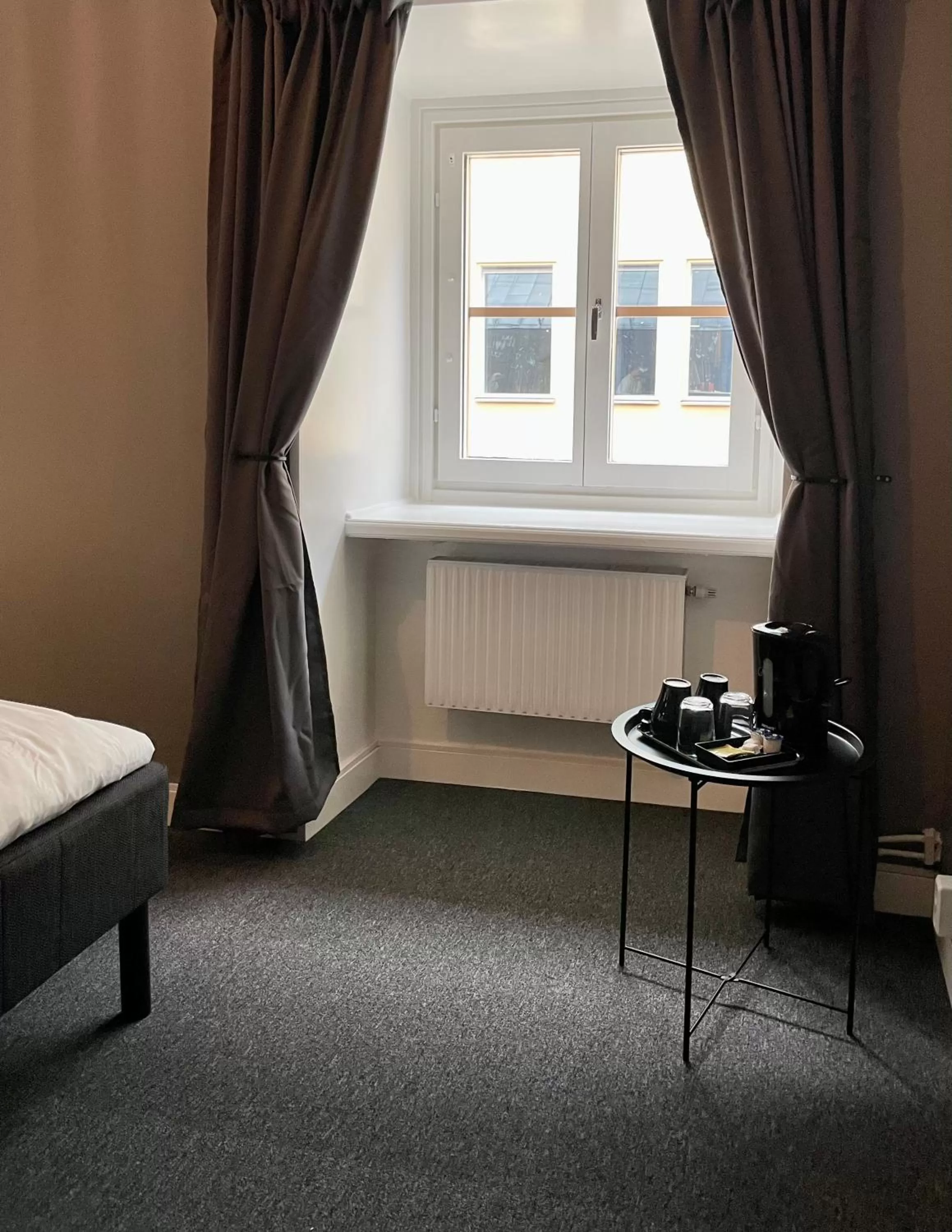 Coffee/tea facilities, Bed in Birka Hotel