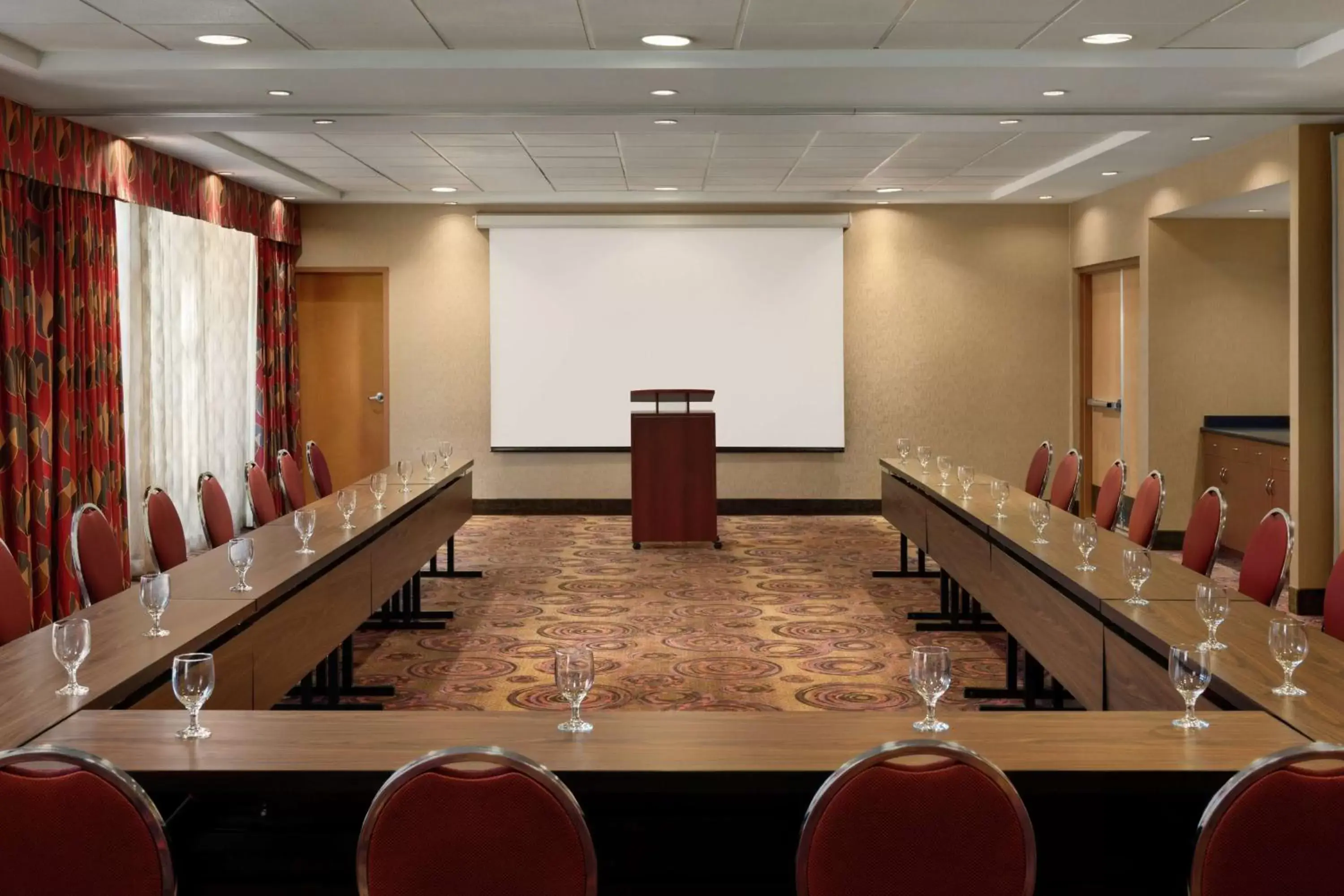 Meeting/conference room in Hampton Inn & Suites by Hilton Langley-Surrey