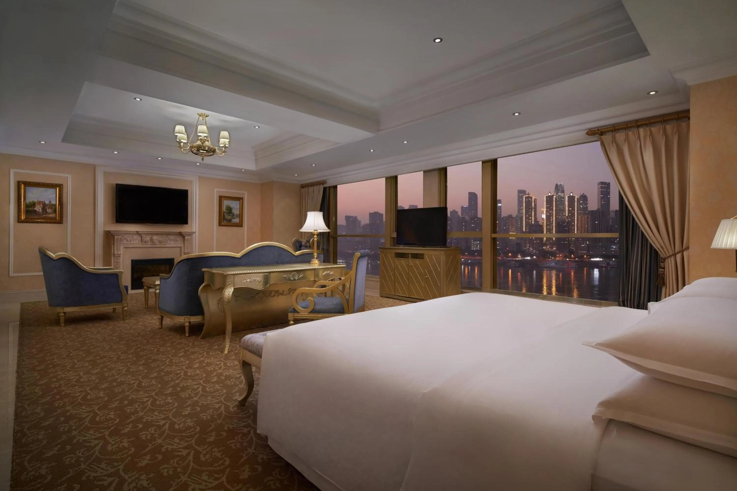 Photo of the whole room, Bed in Sheraton Chongqing Hotel