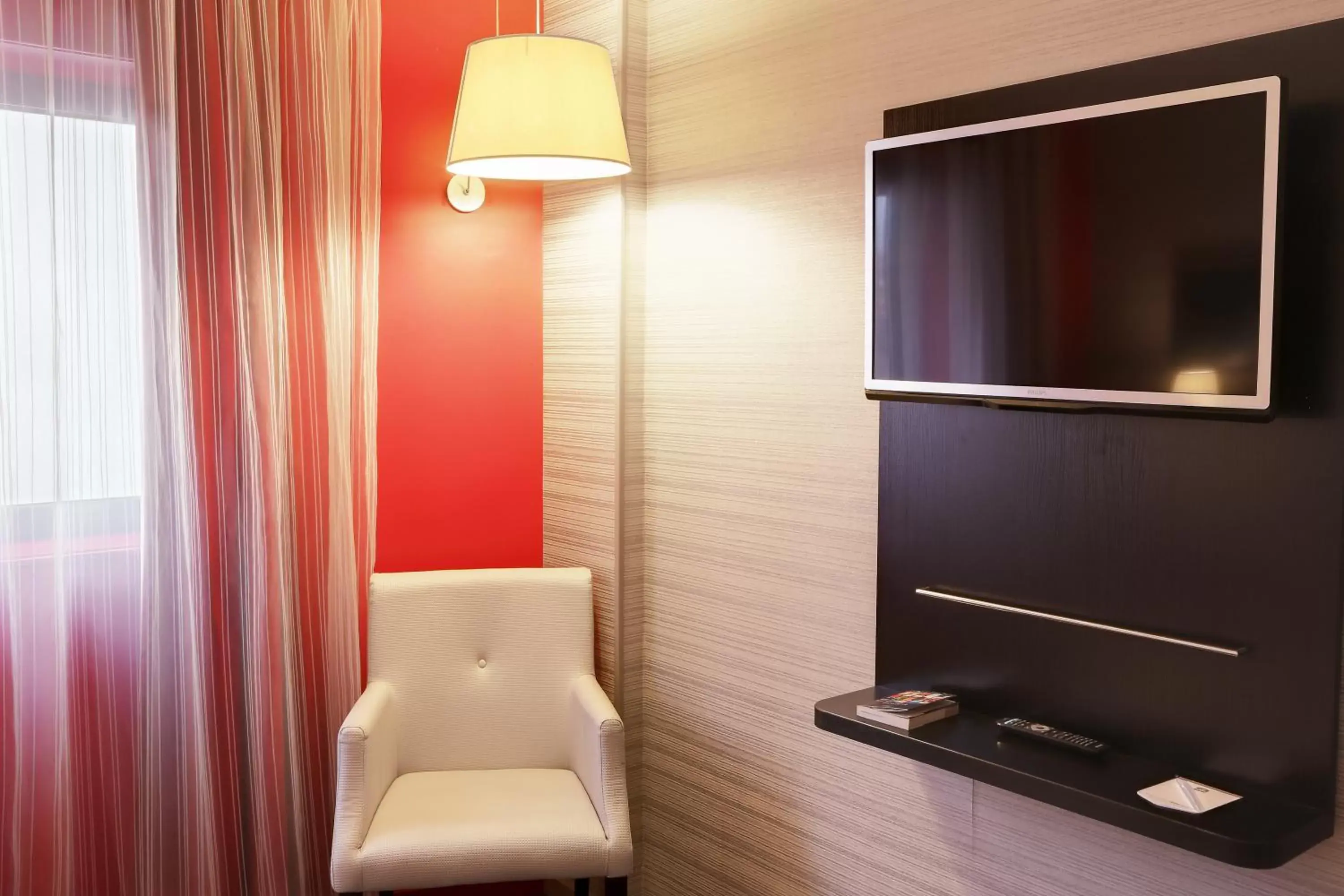 TV and multimedia, TV/Entertainment Center in Best Western Allegro Nation