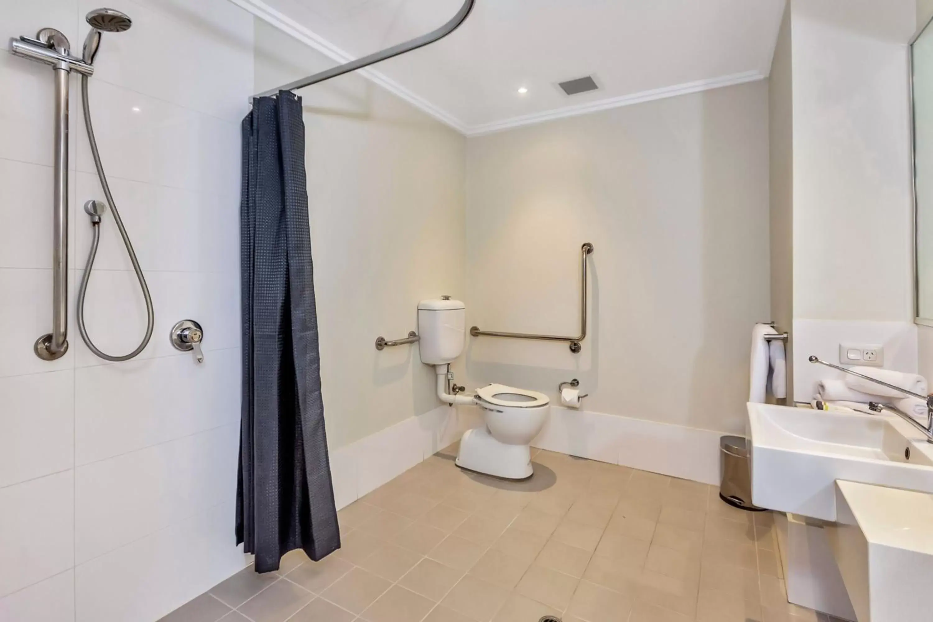 Toilet, Bathroom in New Haus by Hougoumont Hotel, former Bannister 22