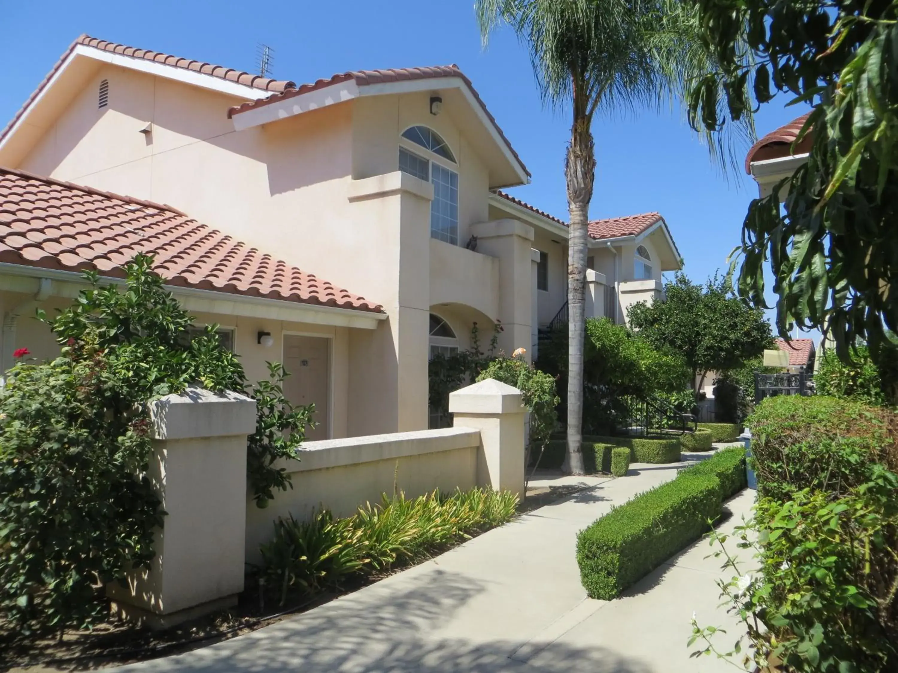 Facade/entrance, Property Building in Garden Inn and Suites Fresno