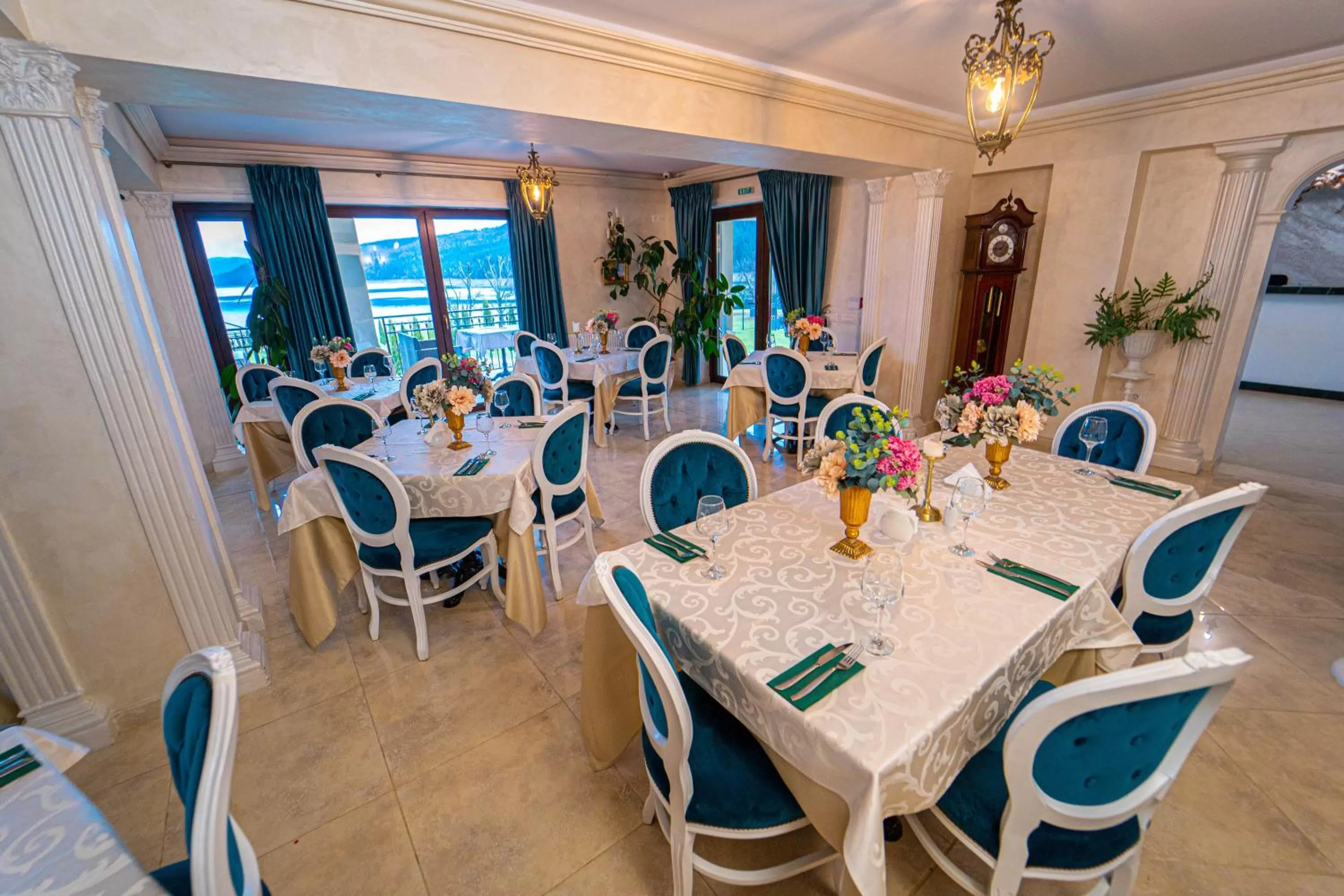 Restaurant/places to eat in Gradinile Romane