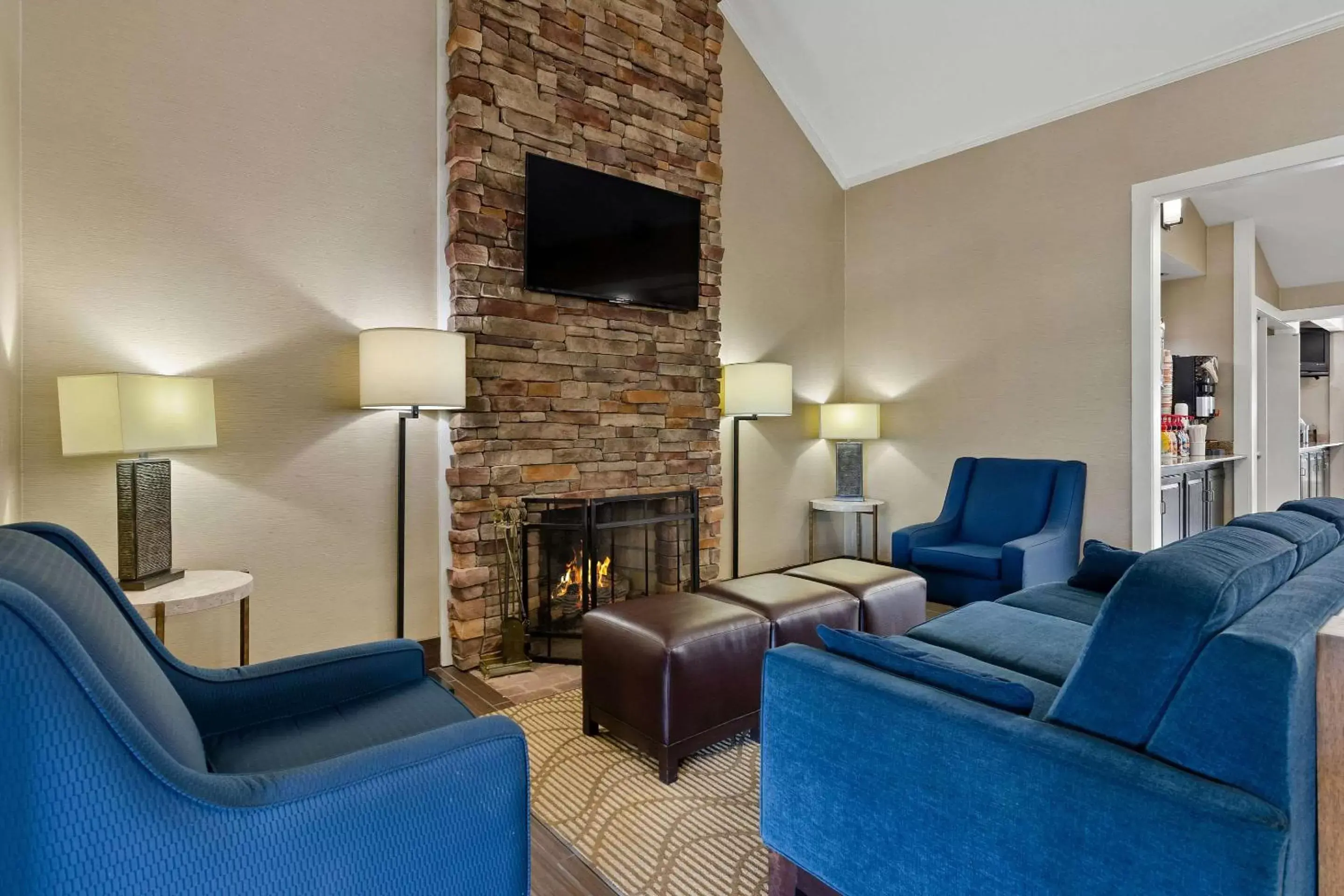 Lobby or reception, Seating Area in Comfort Inn Wytheville