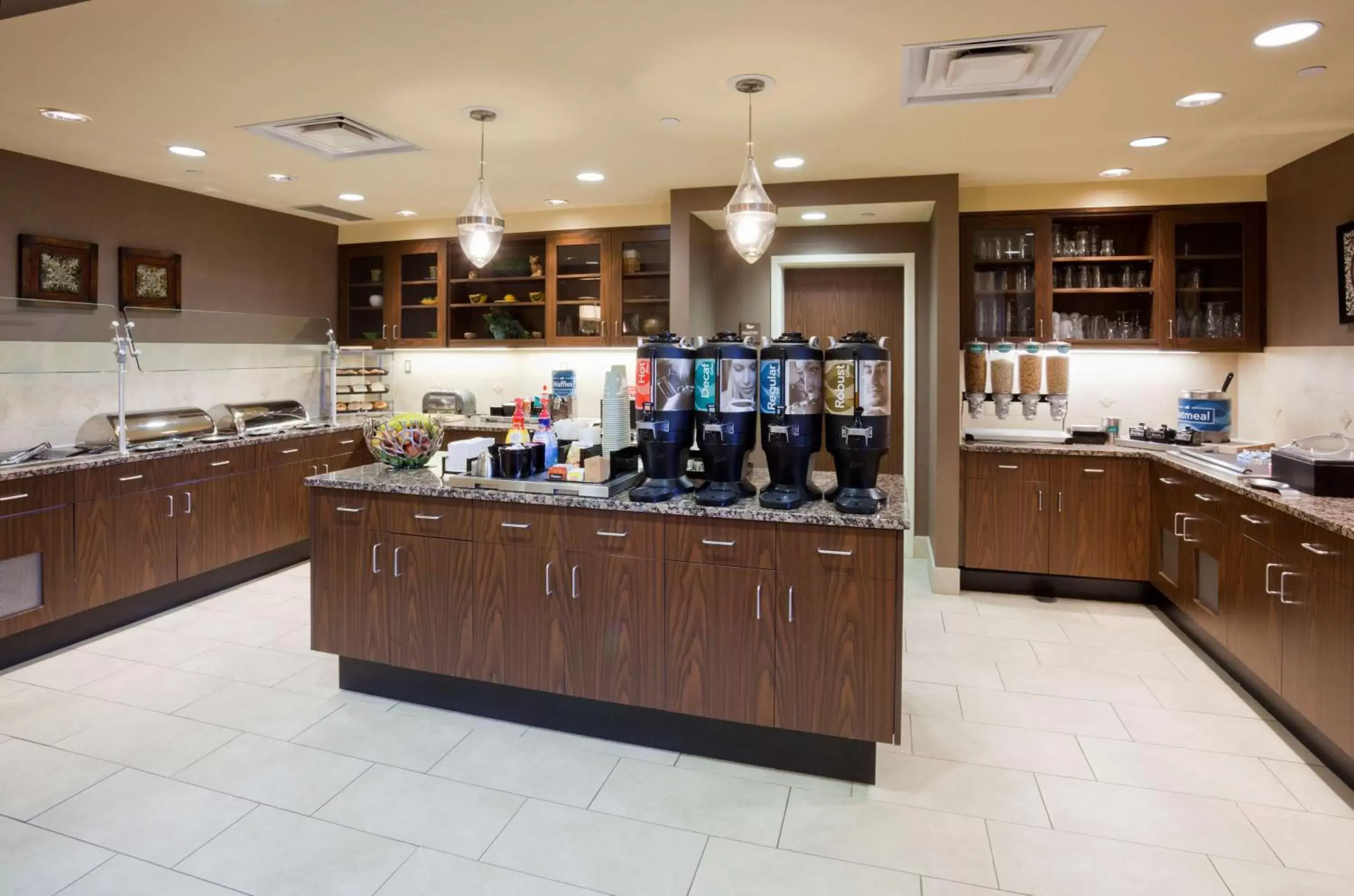 Dining area, Kitchen/Kitchenette in Homewood Suites by Hilton Minneapolis - Saint Louis Park at West End