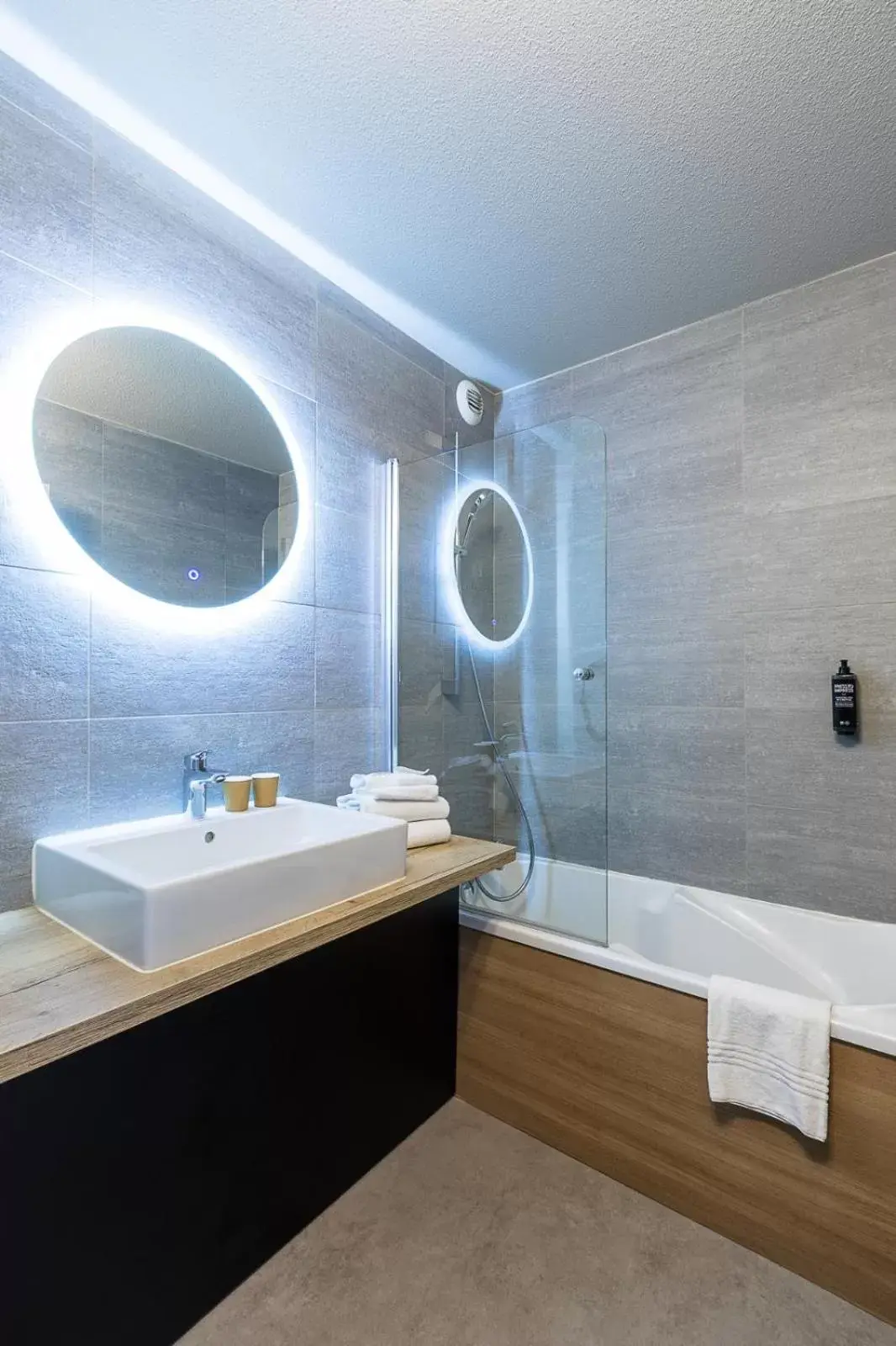 Bathroom in Ibis Styles Crolles Grenoble A41