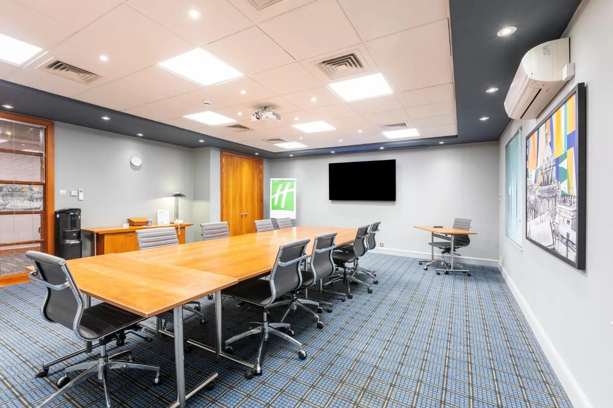 Meeting/conference room in Holiday Inn Oxford, an IHG Hotel