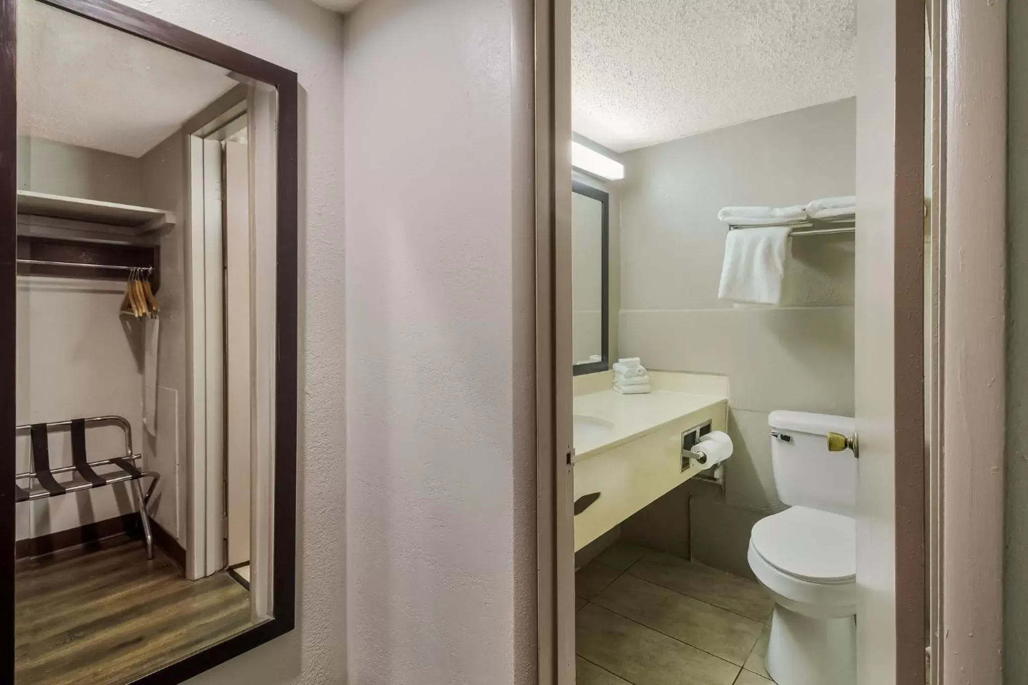 Bathroom in Red Roof Inn New Stanton