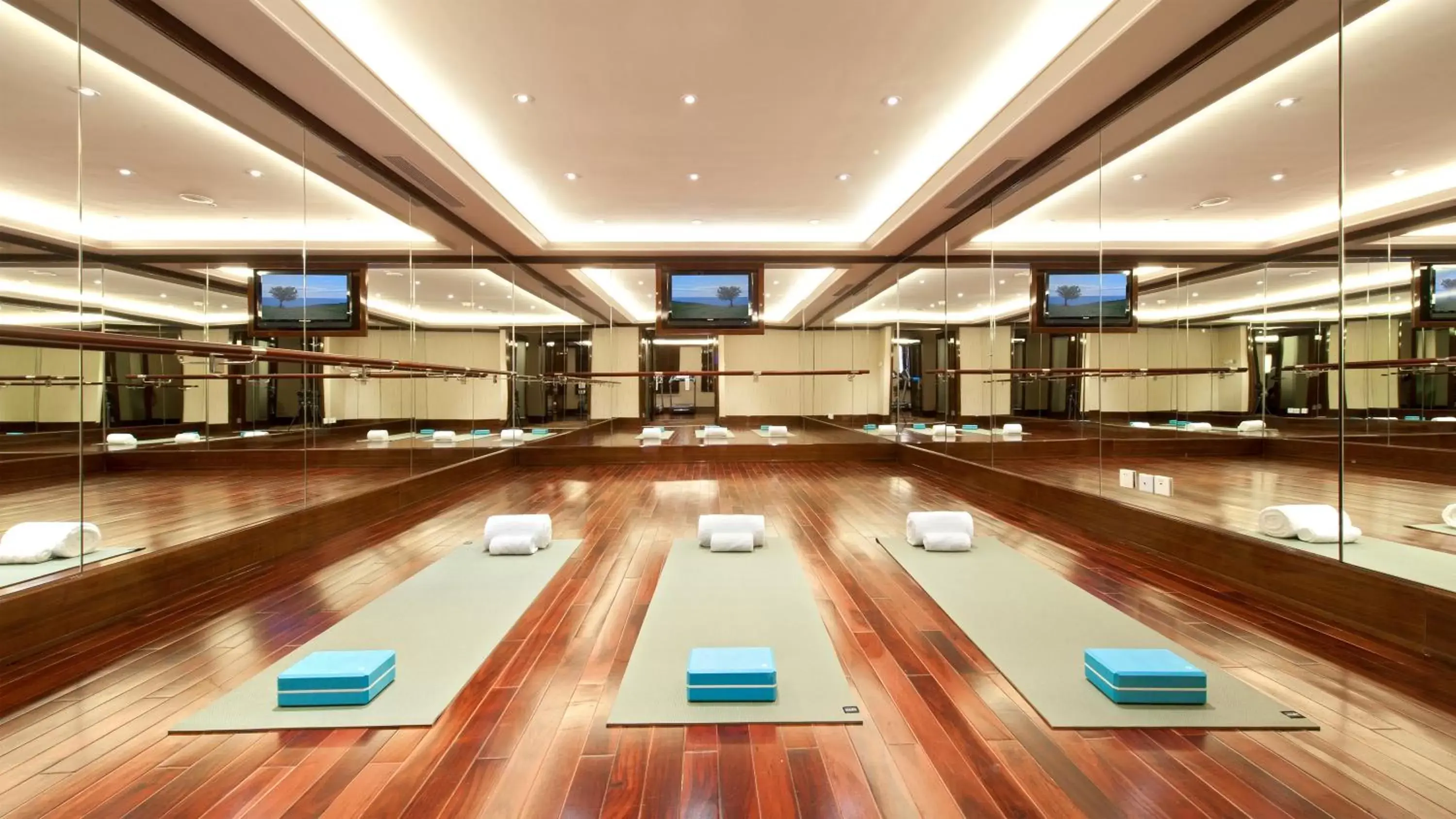 Fitness centre/facilities, Swimming Pool in Fairmont Peace Hotel On the Bund (Start your own story with the BUND)