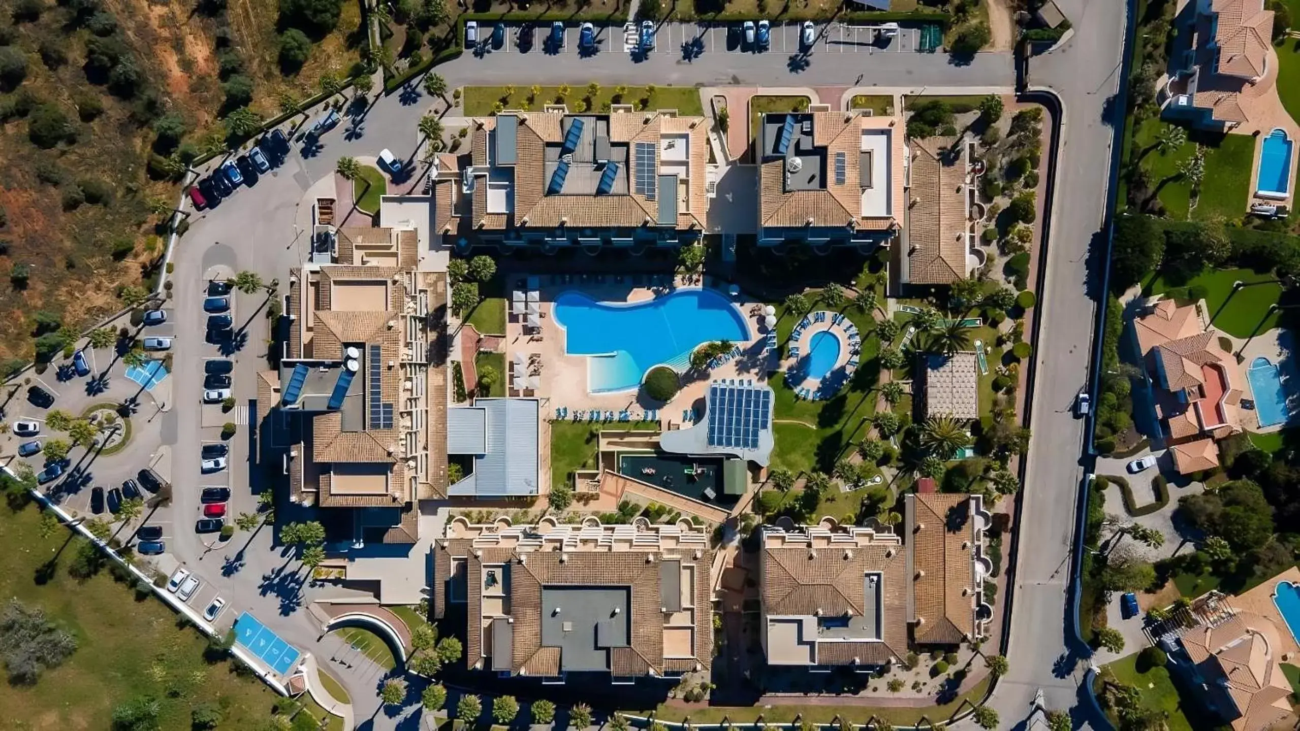 Property building in Vitors Plaza Property building in Vitors Plaza