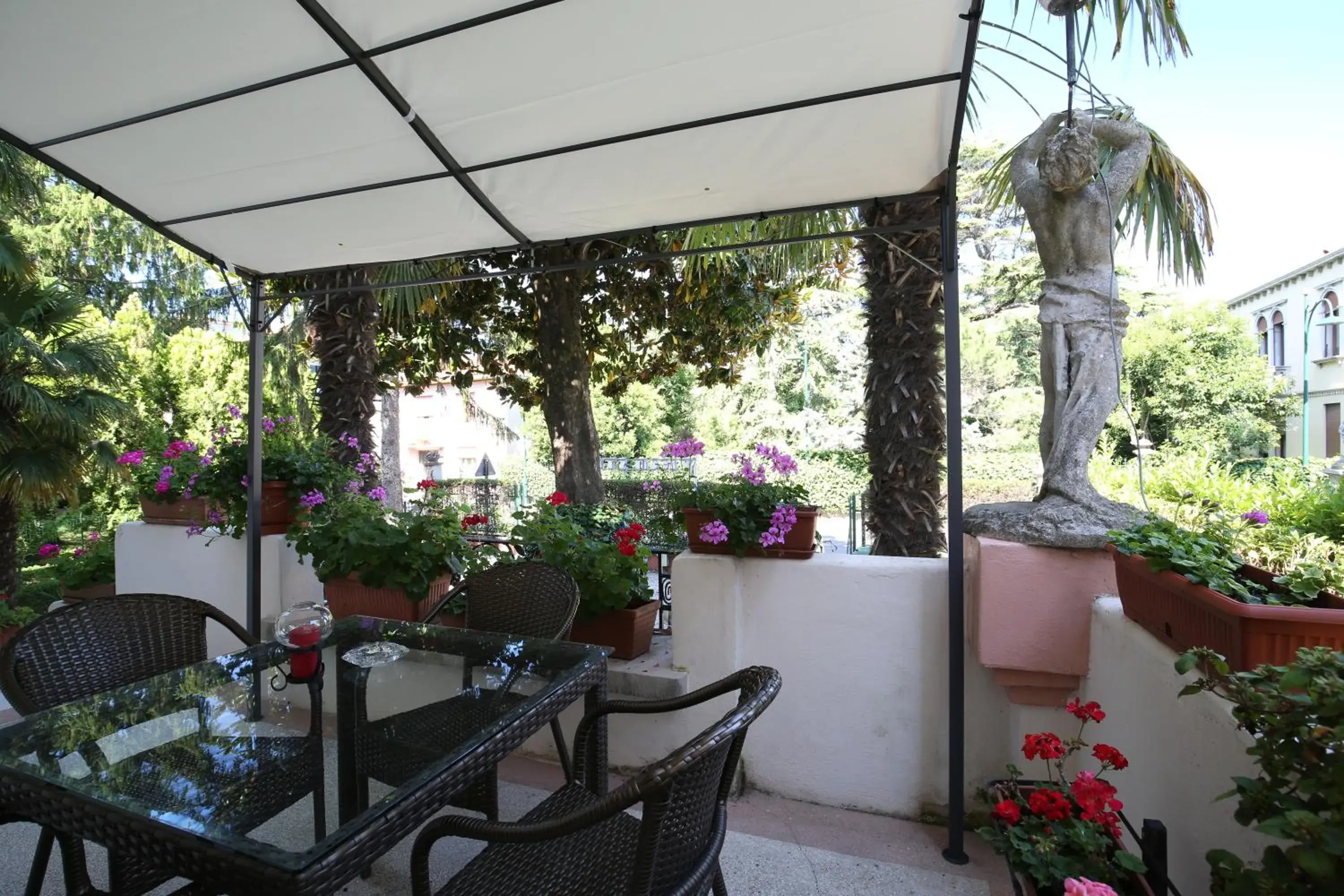 Patio in Hotel Villa Stella