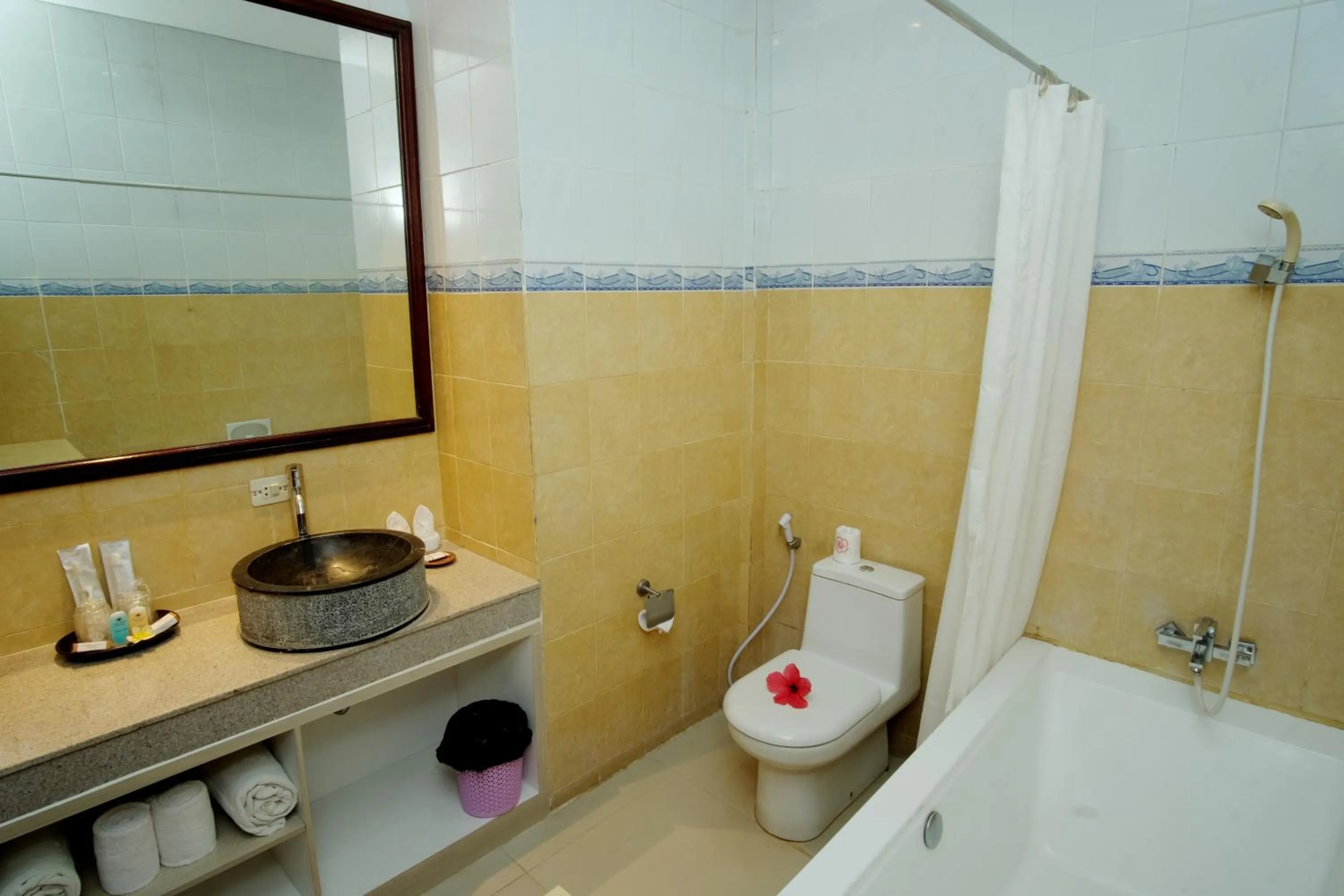 Bathroom in Puri Saron Senggigi Hotel