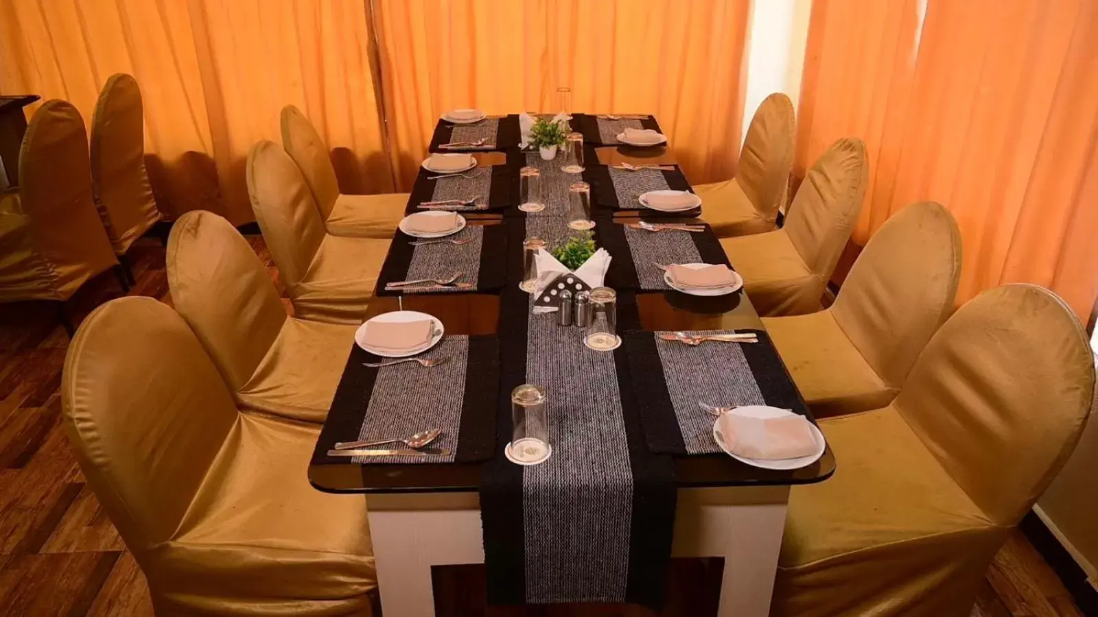 Restaurant/Places to Eat in Grand Resort Restaurant/Places to Eat in Grand Resort