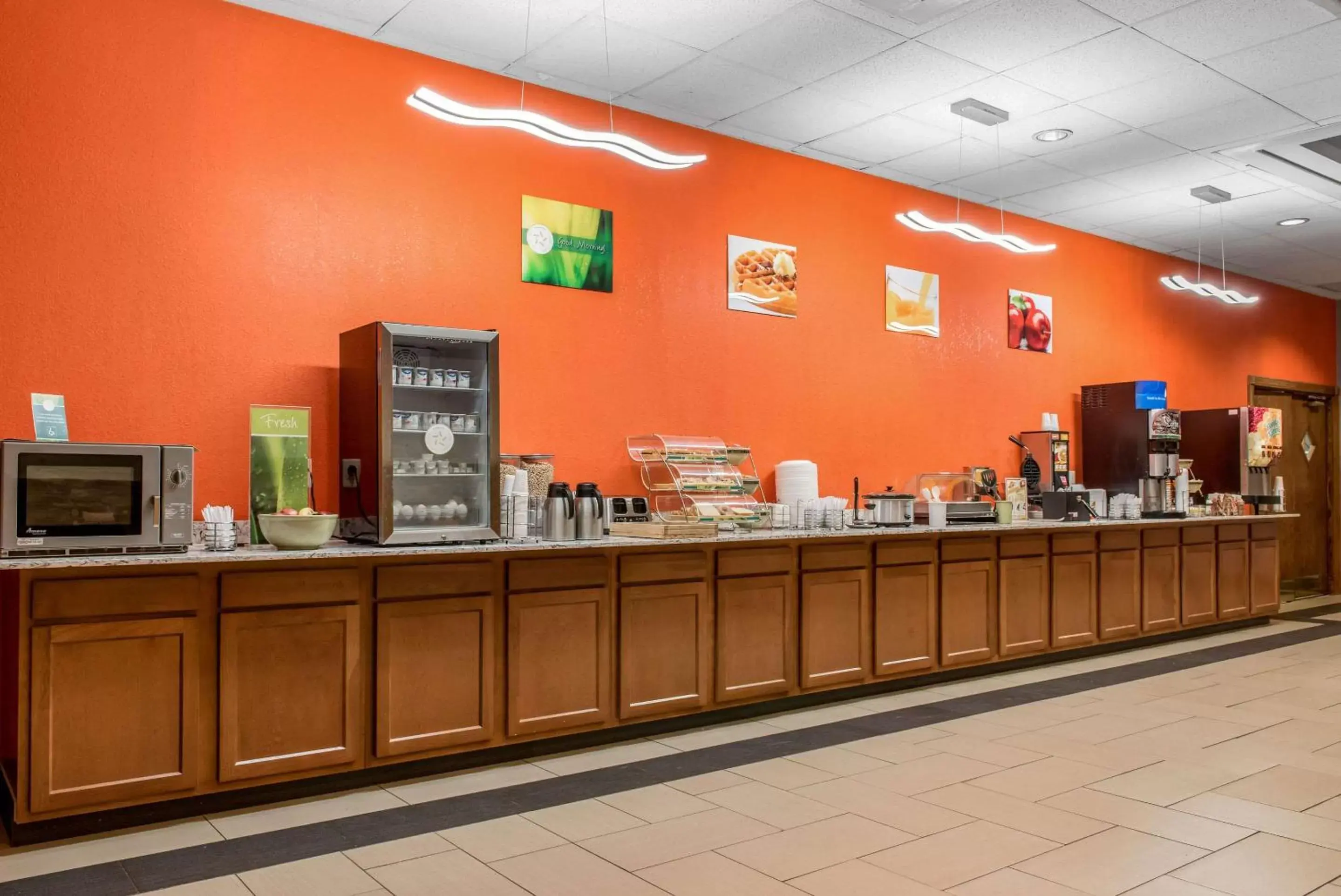 Restaurant/places to eat in Quality Inn & Suites Bedford West Restaurant/places to eat in Quality Inn & Suites Bedford West