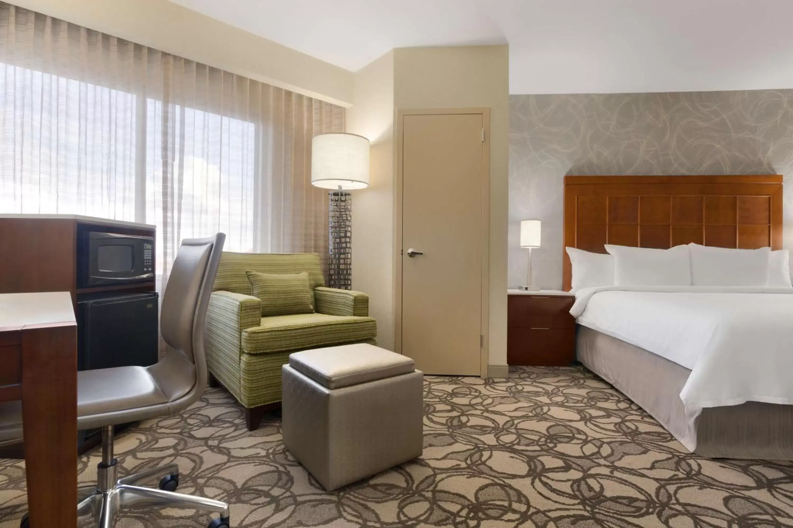 Bedroom, Seating Area in Embassy Suites San Antonio Airport