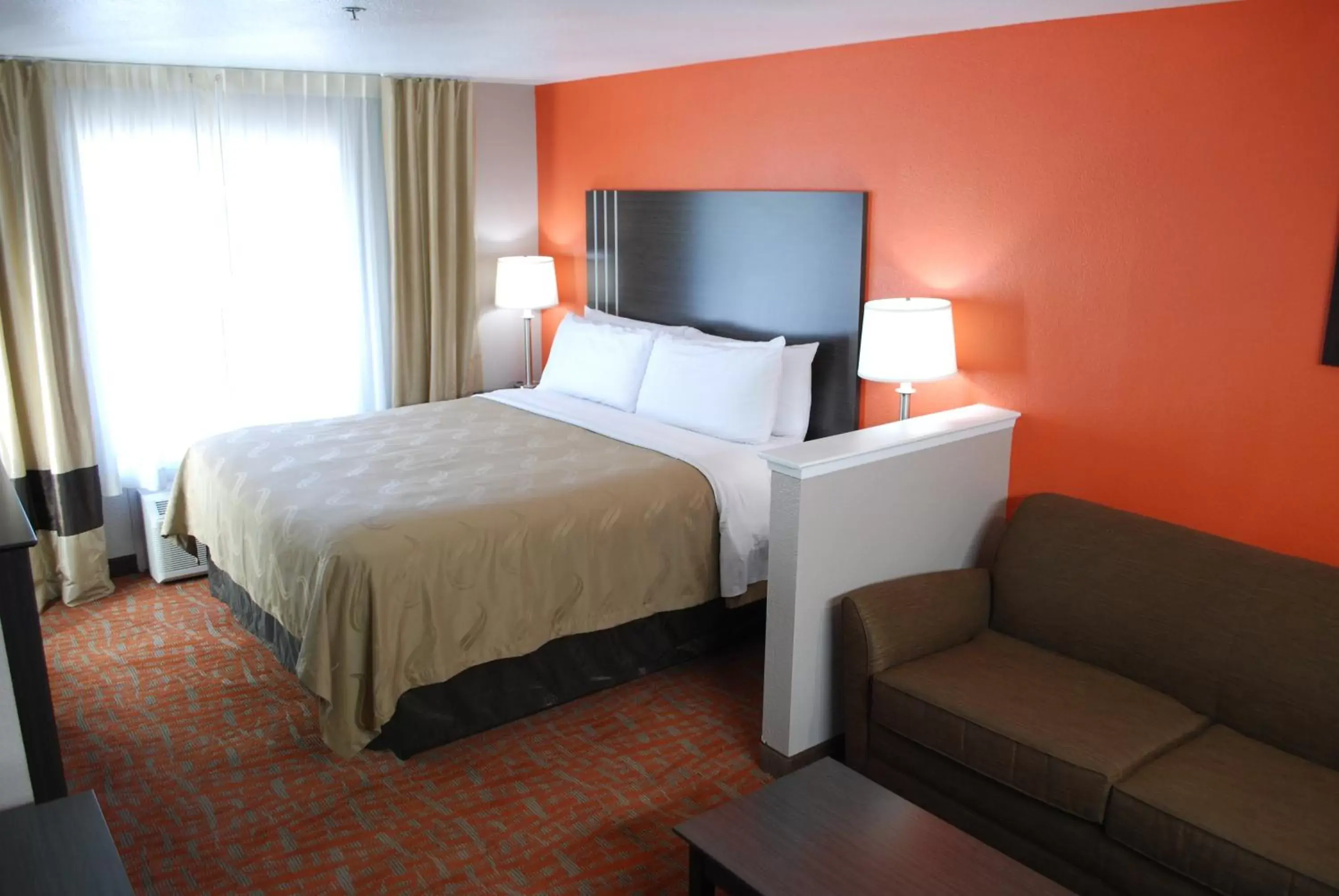 Bedroom, Bed in Quality Inn & Suites Fresno Northwest