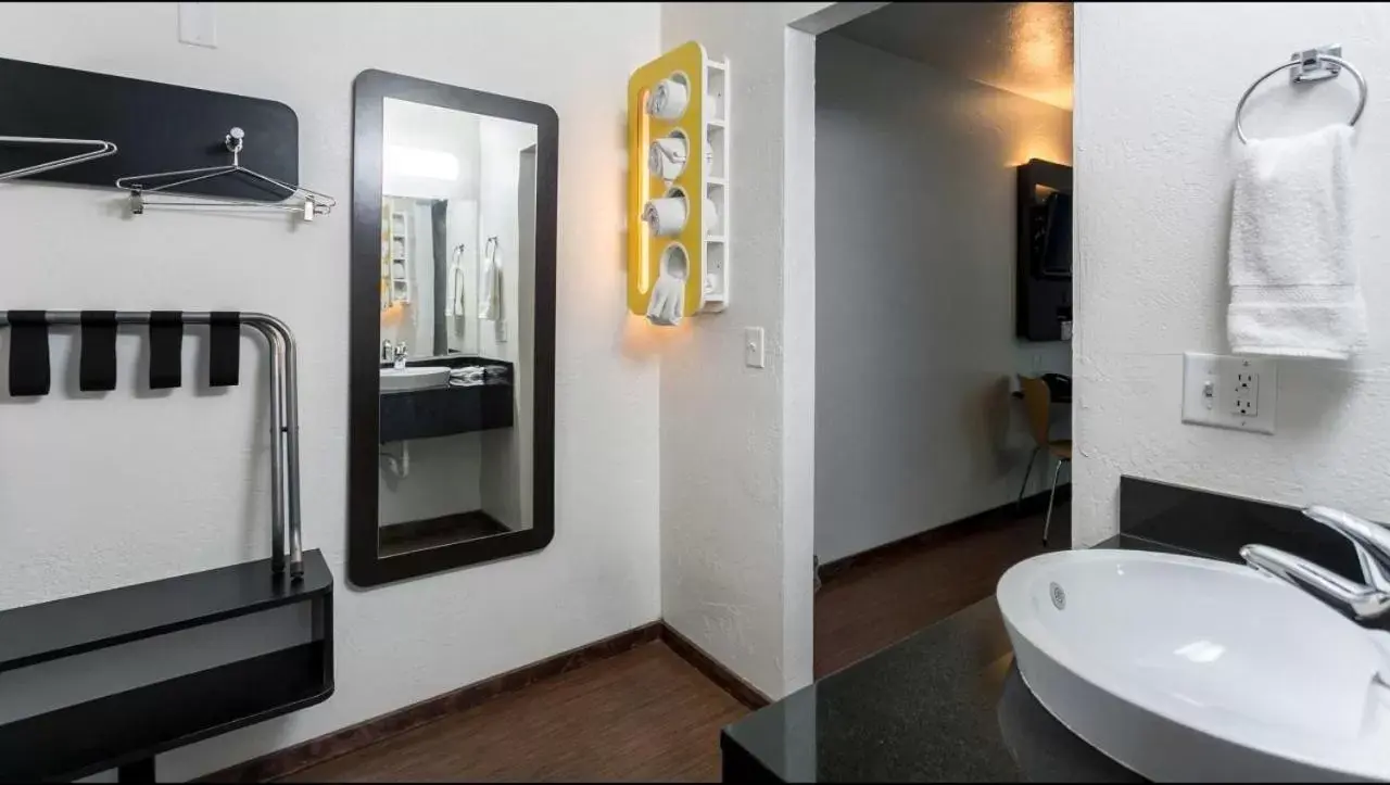 Bathroom in Motel 6-Missoula, MT - University