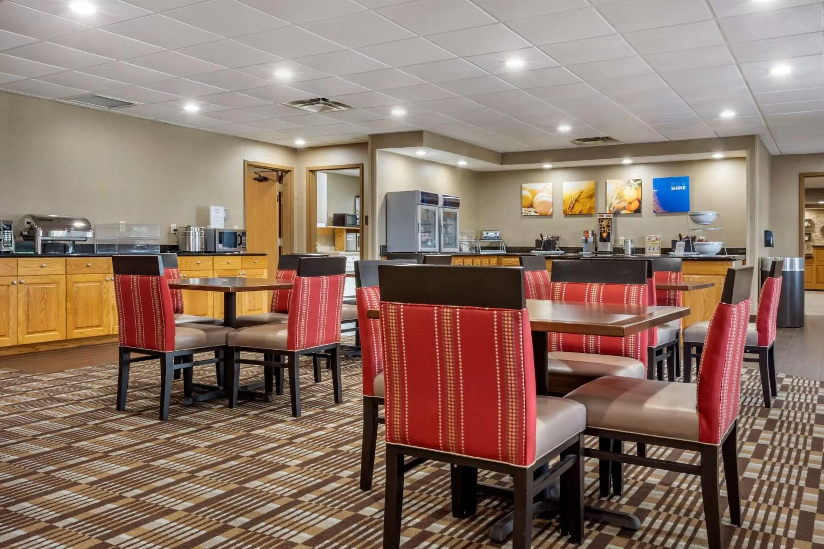Restaurant/Places to Eat in Comfort Suites Hotel and Conference Center