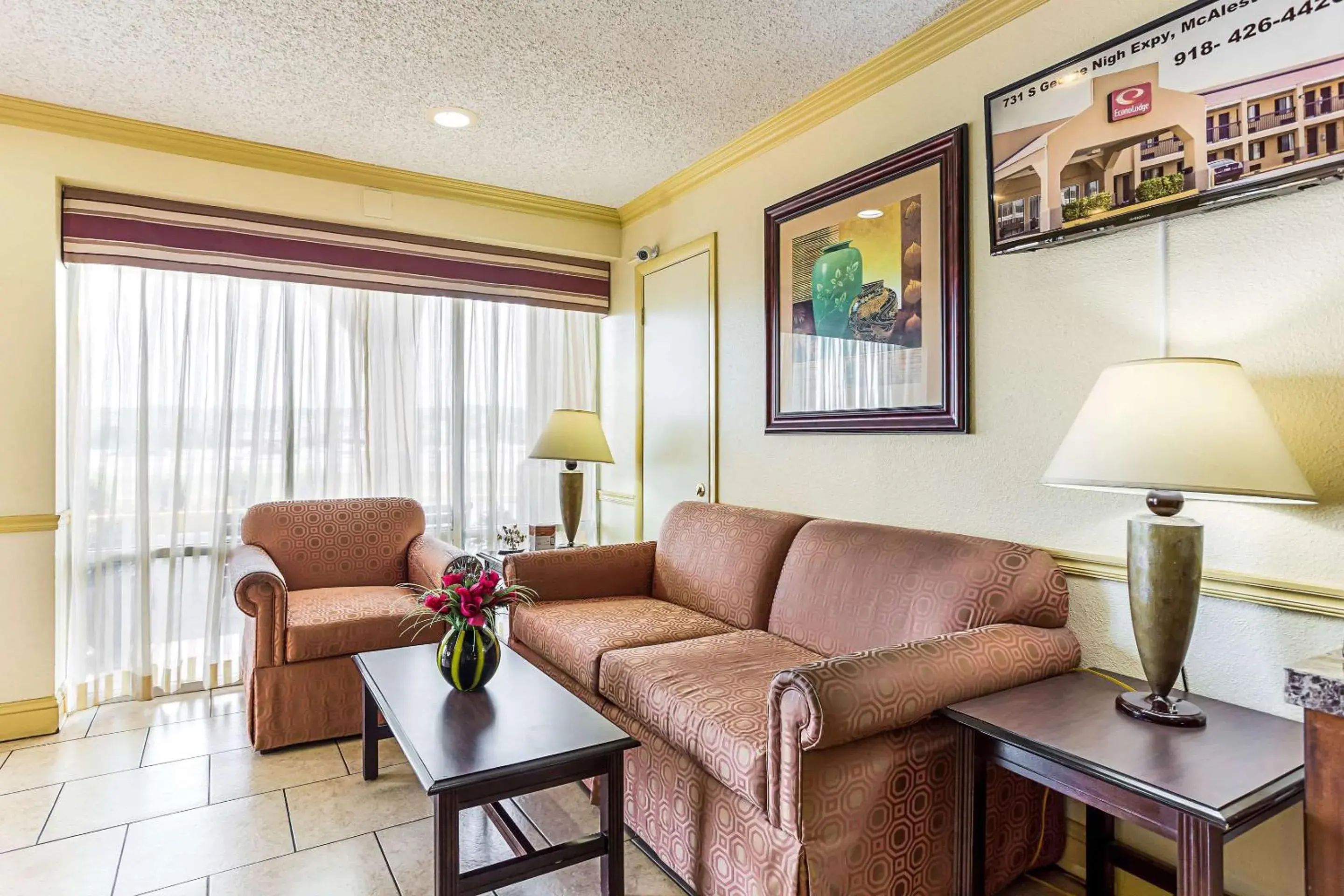 Lobby or reception, Seating Area in Econo Lodge Mcalester