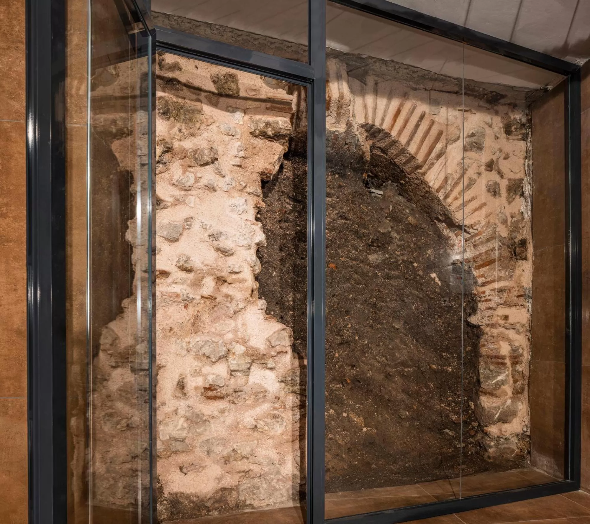 Property building in Marius Hotel