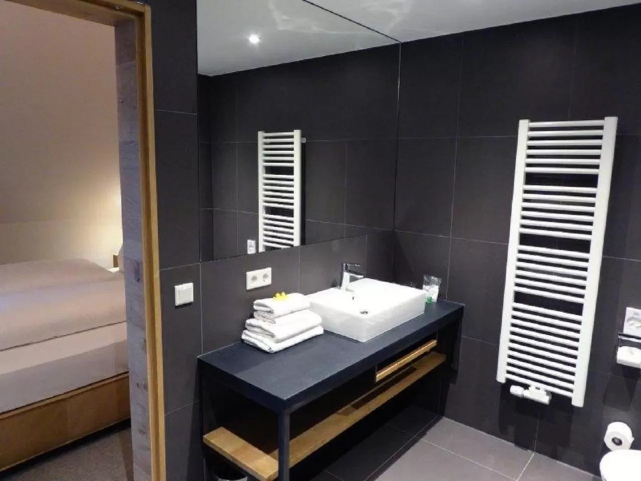 Bathroom, Bed in Berghotel Sammüller