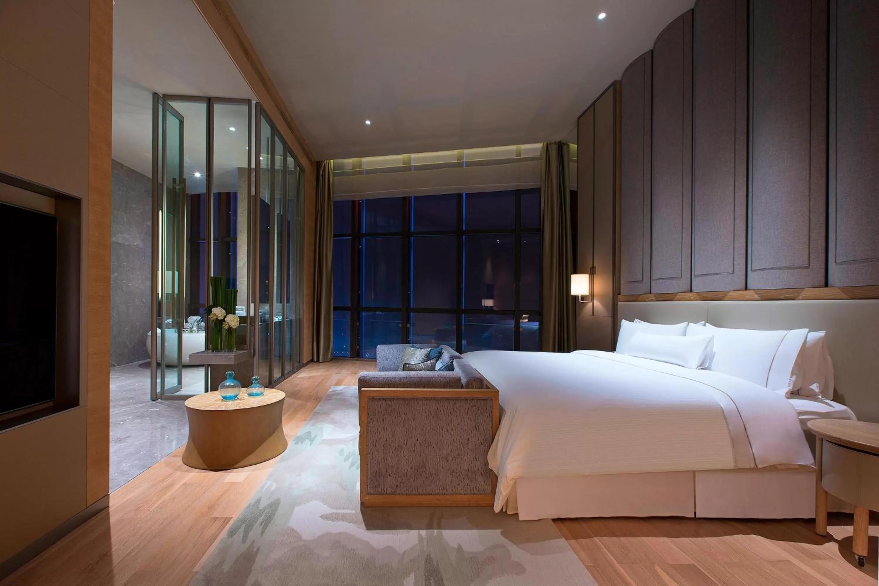 Bedroom, Bed in The Westin Chongqing Liberation Square