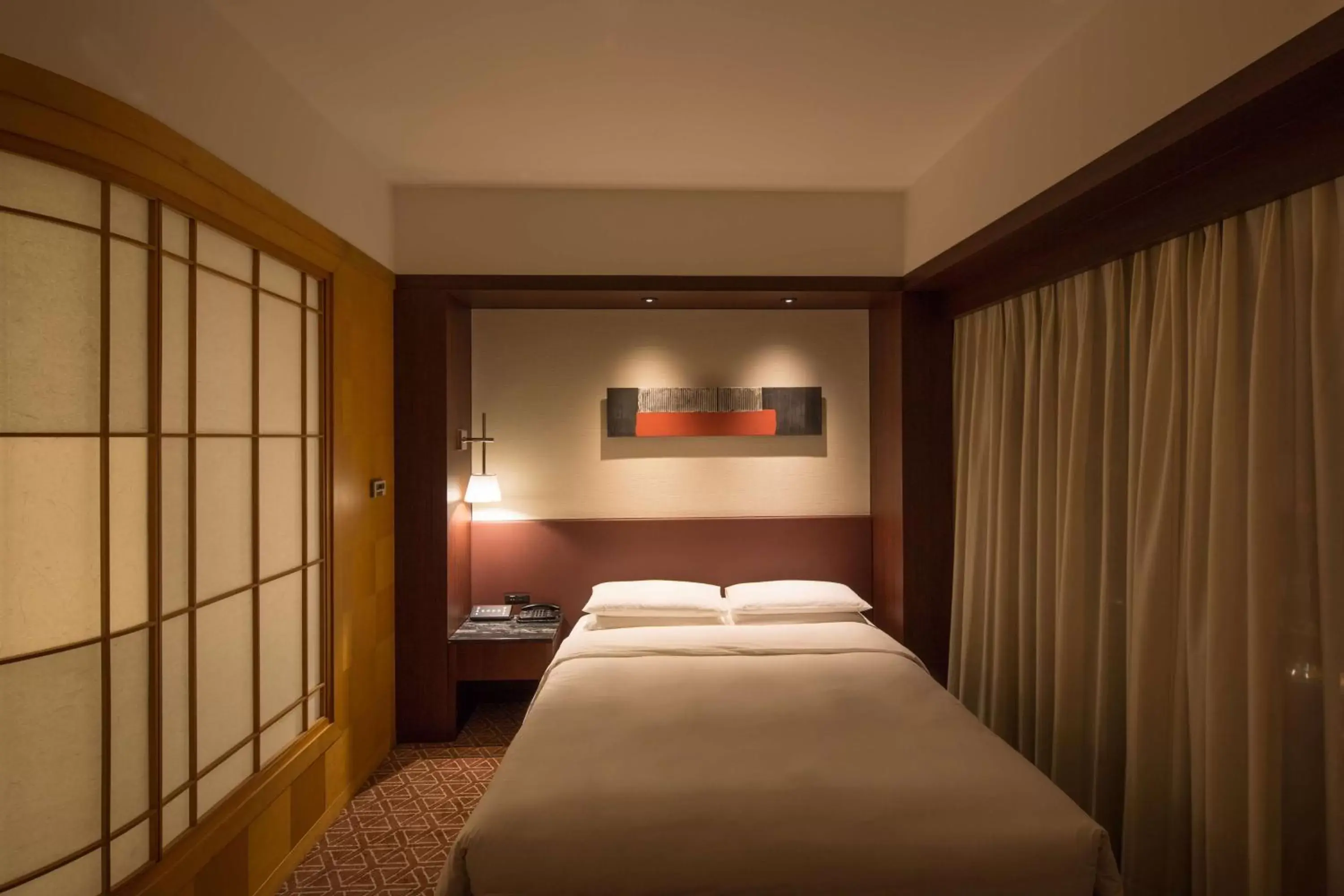Bedroom, Bed in Grand Hyatt Fukuoka