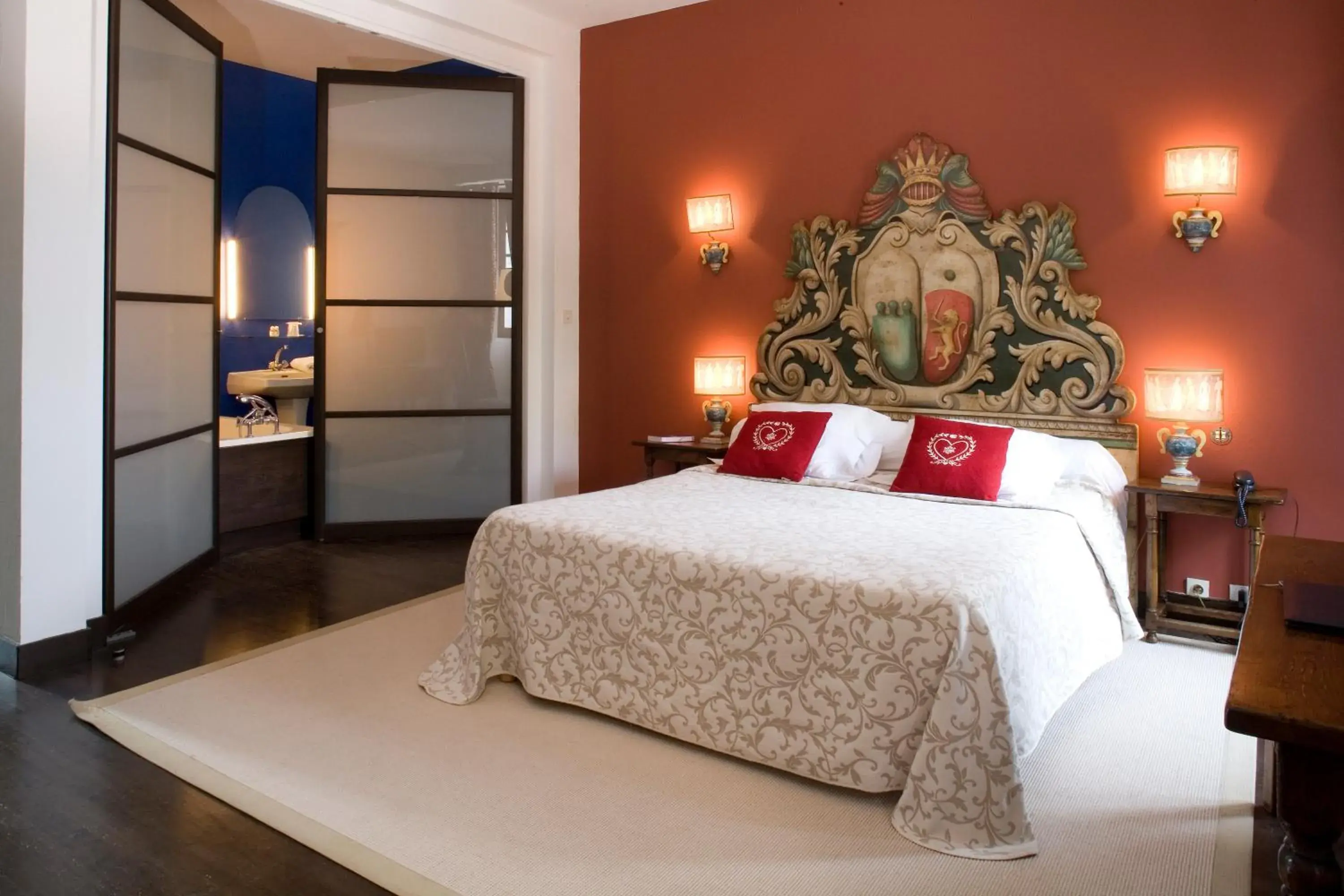 Bed in Grand Hôtel de l'Abbaye