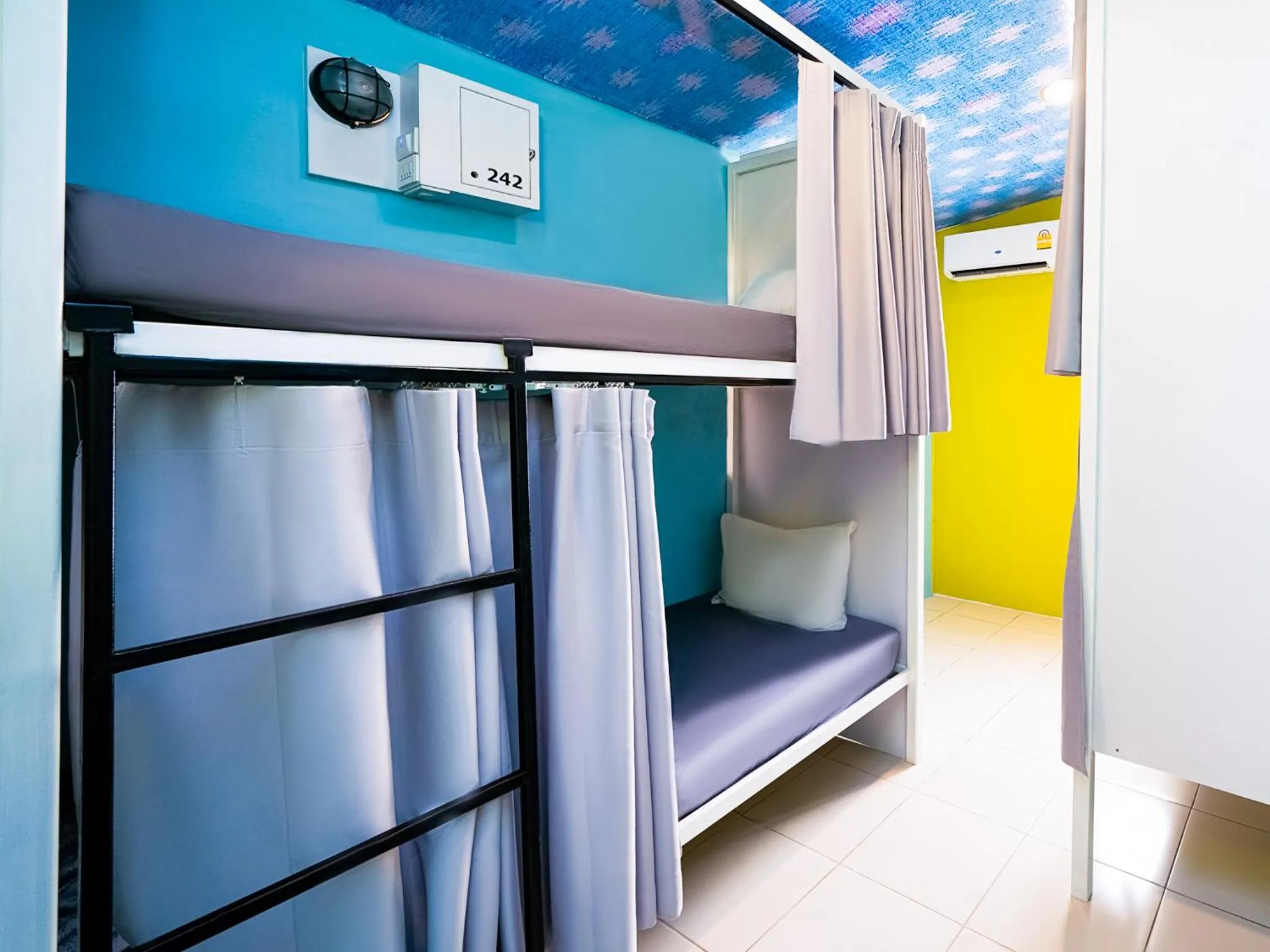 Bed in 4-Bed Dormitory Room in Oh Bangkok Hostel