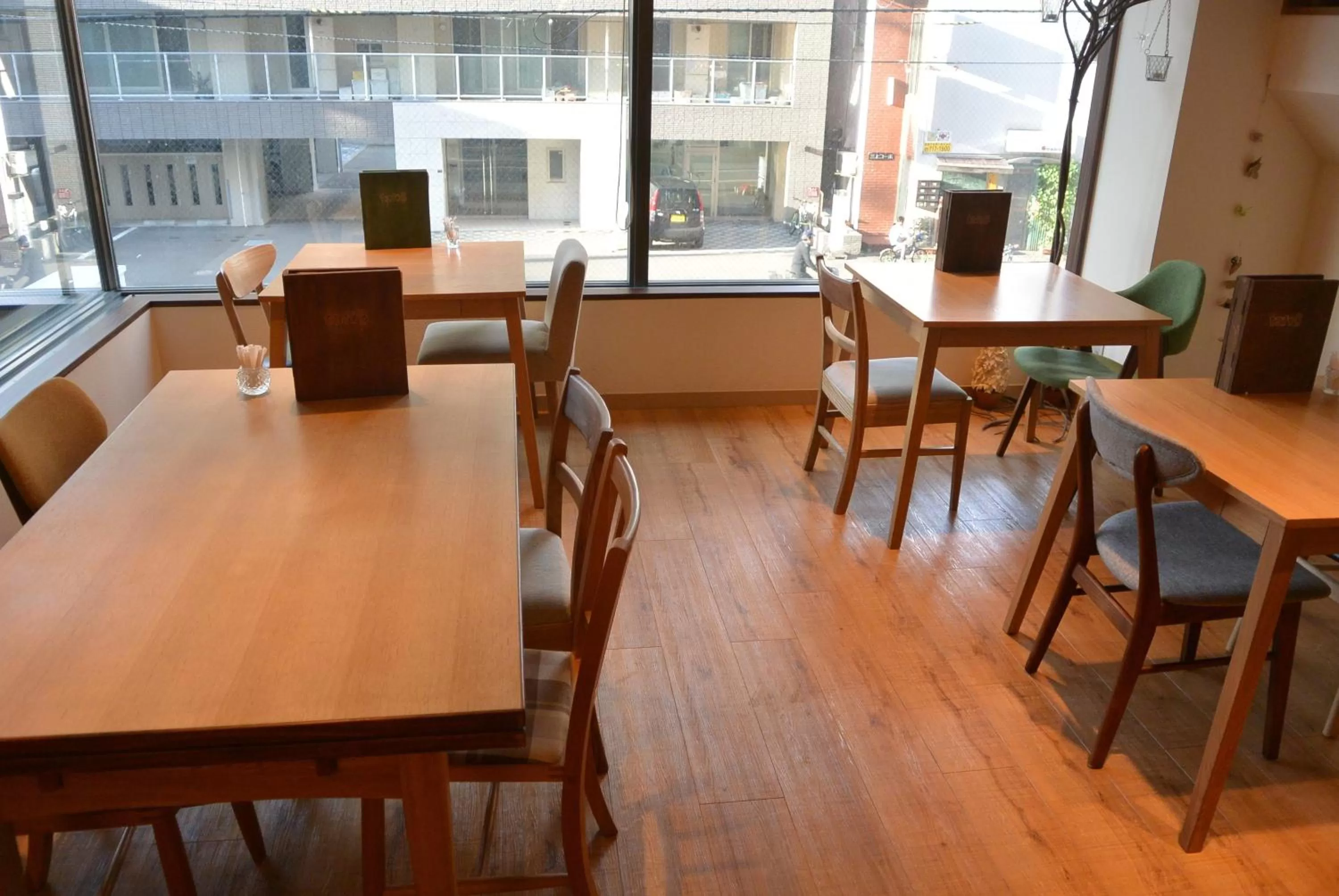 Restaurant/places to eat in Business Inn Norte 2