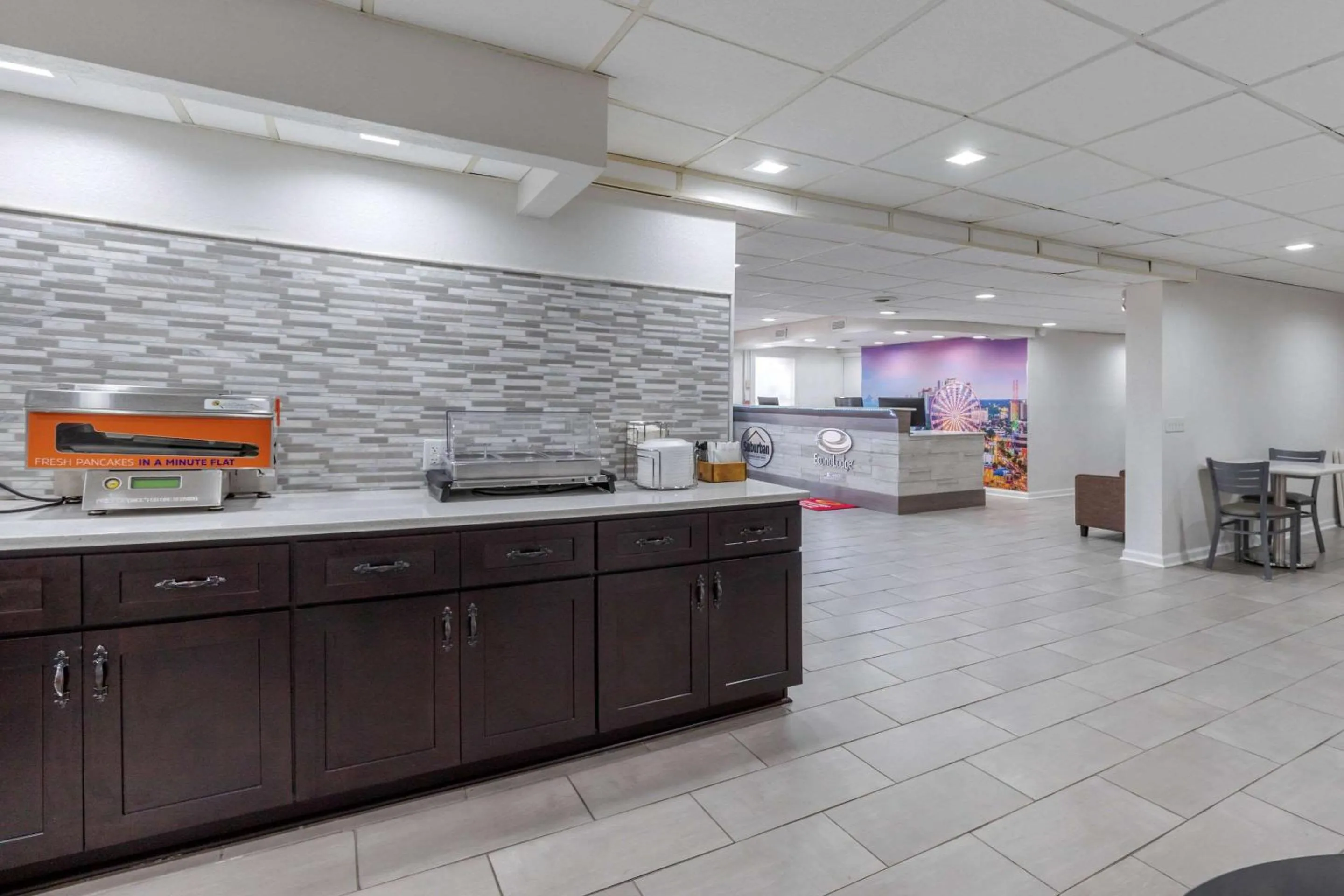 Restaurant/places to eat, Kitchen/Kitchenette in Suburban Studios at the University